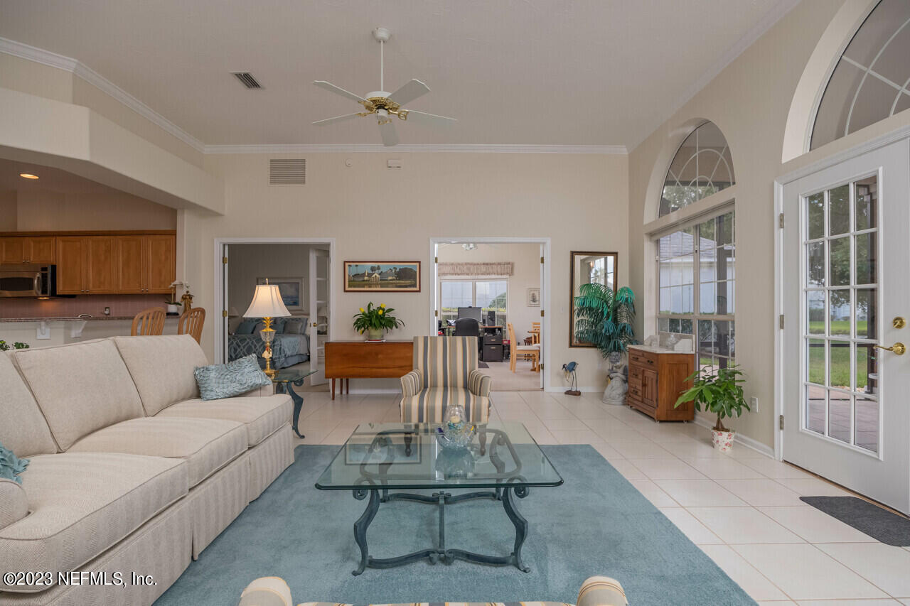 505 LAKEWAY Drive