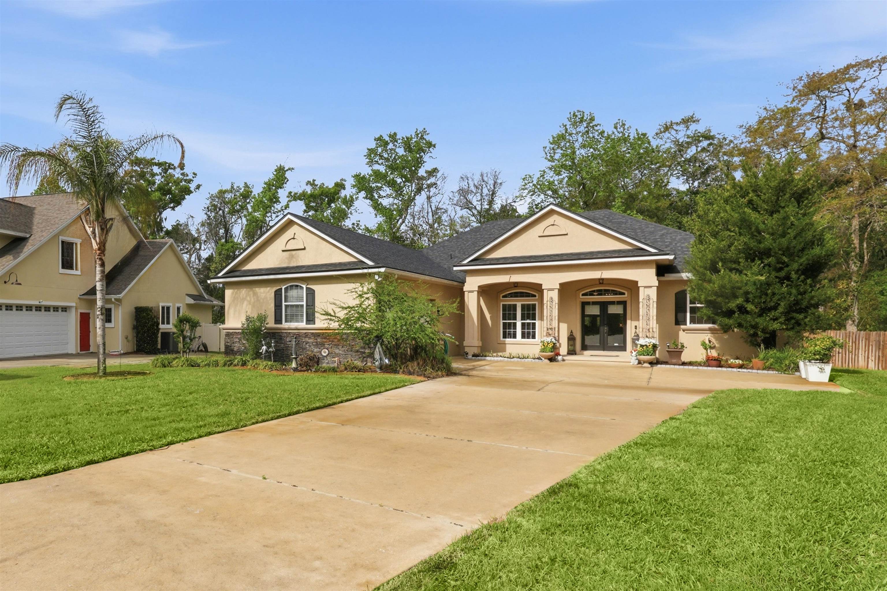 417 Leotta Dr