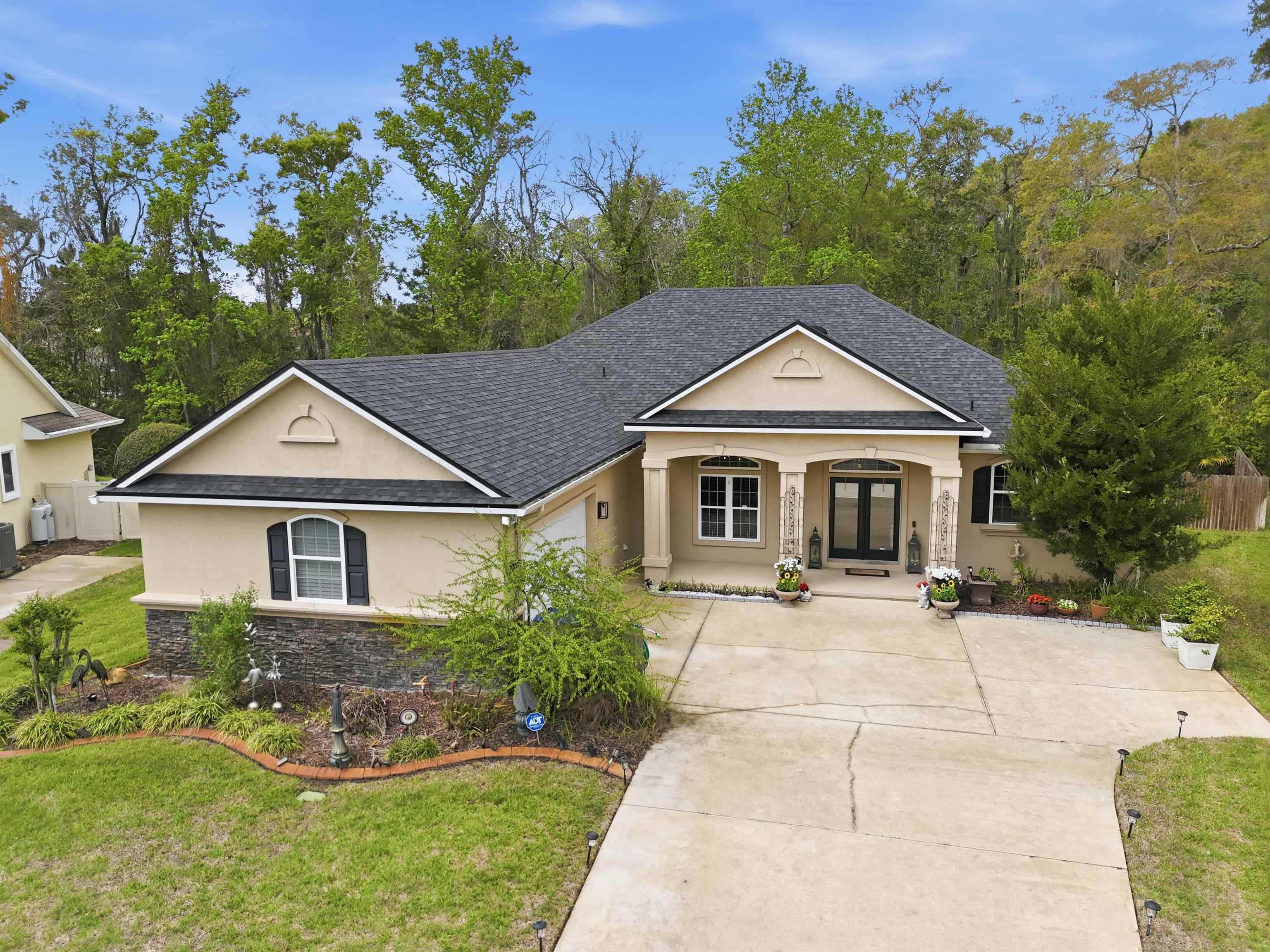 417 Leotta Dr