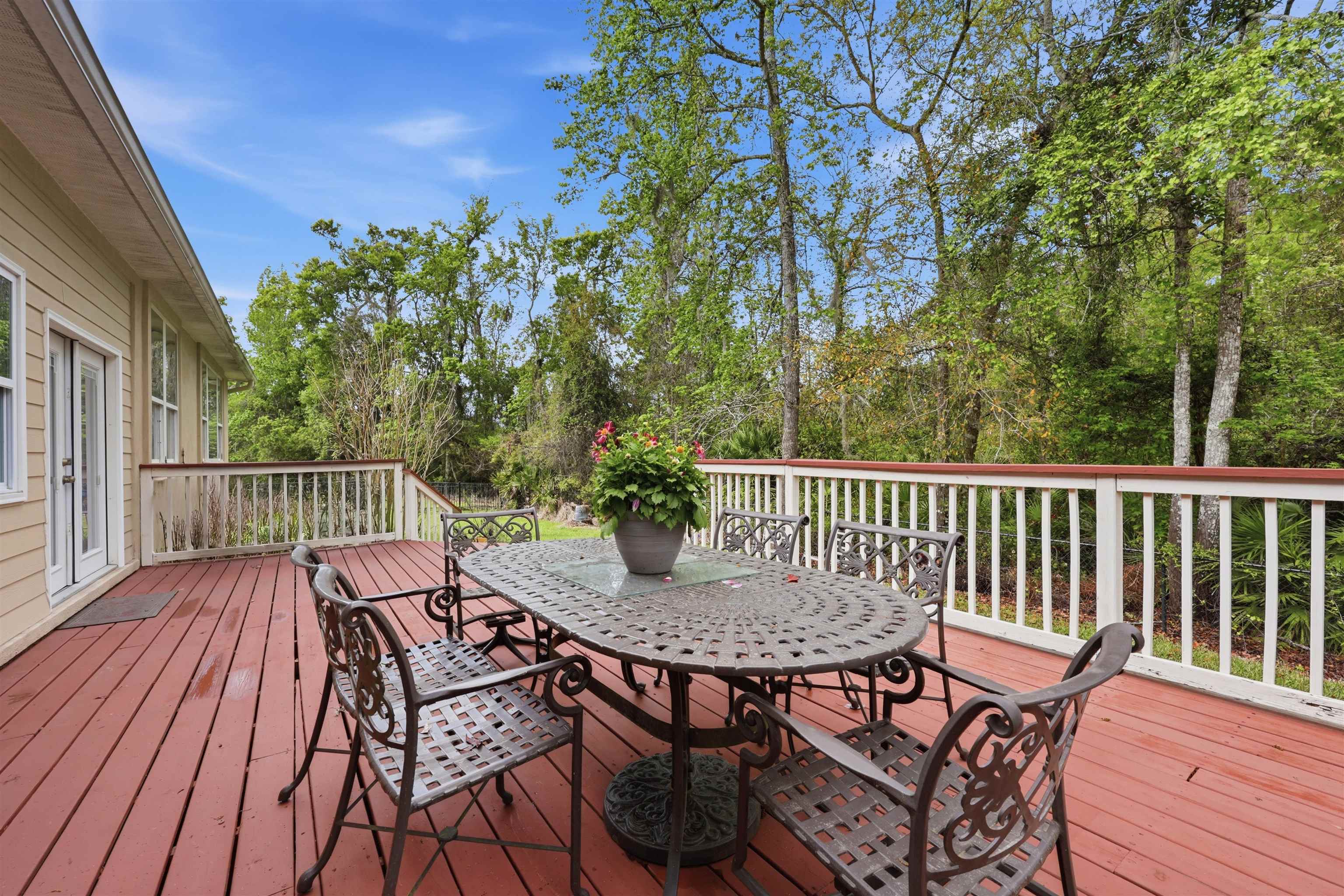 417 Leotta Dr