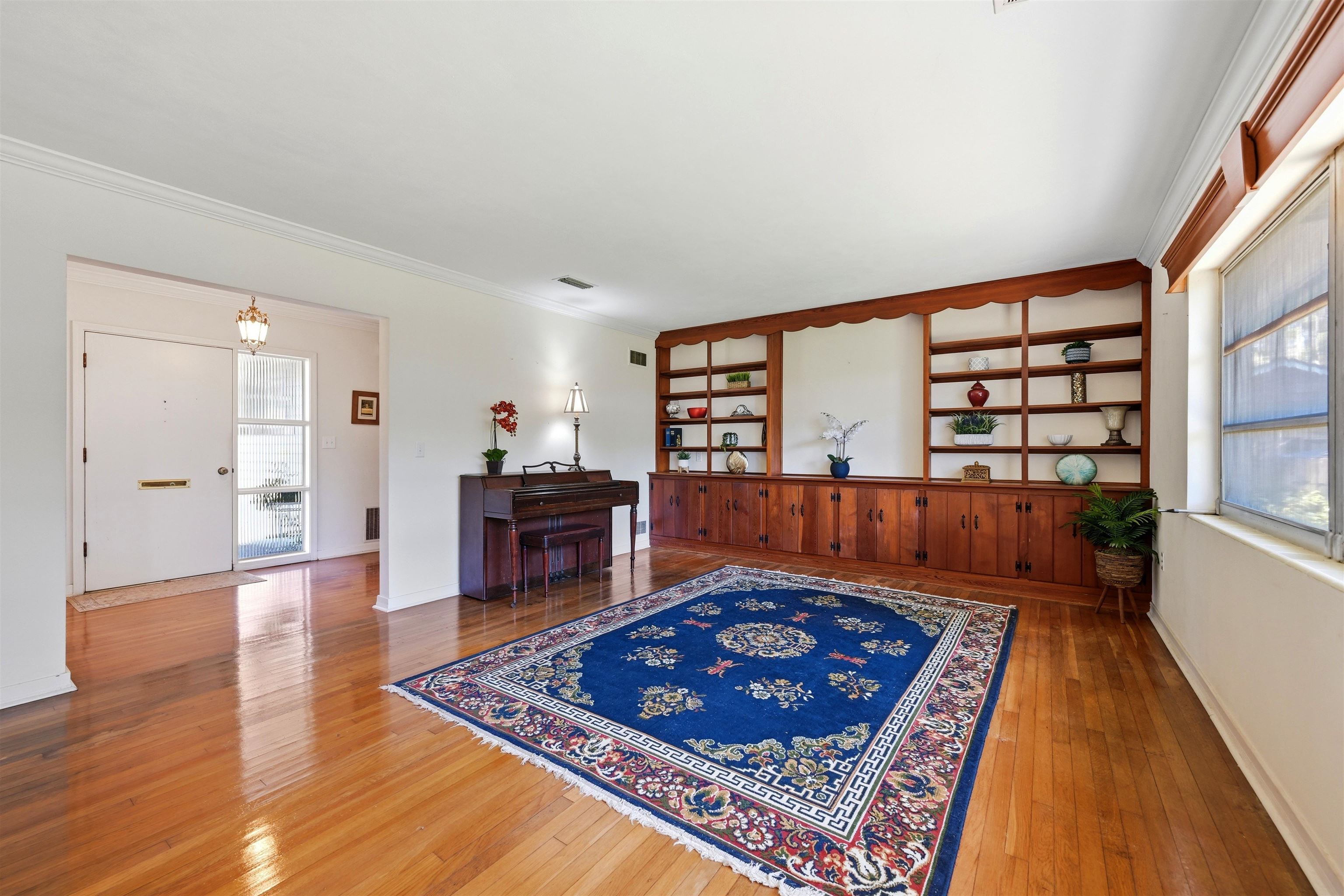 49 Sylvan Dr