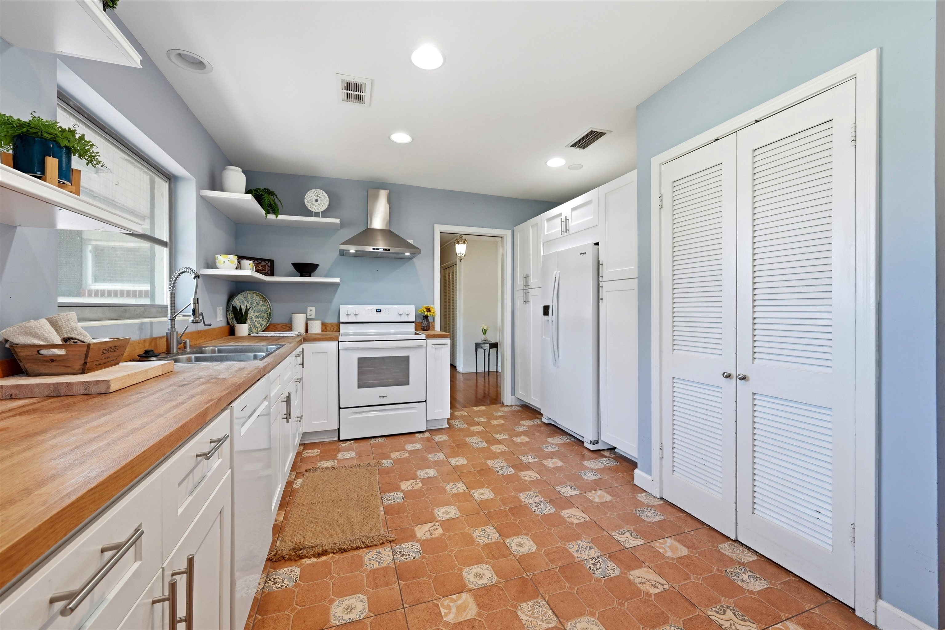49 Sylvan Dr
