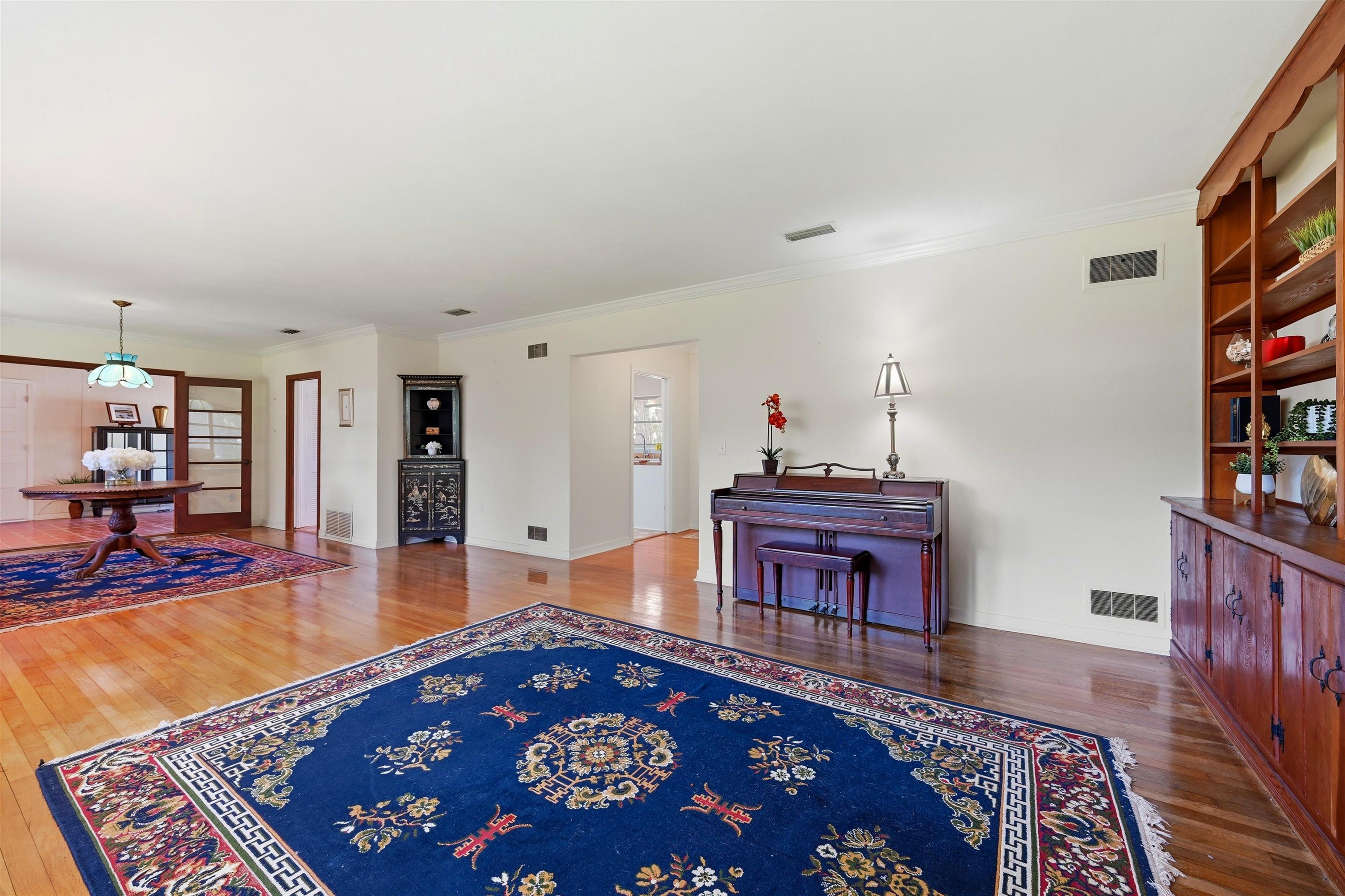49 Sylvan Dr