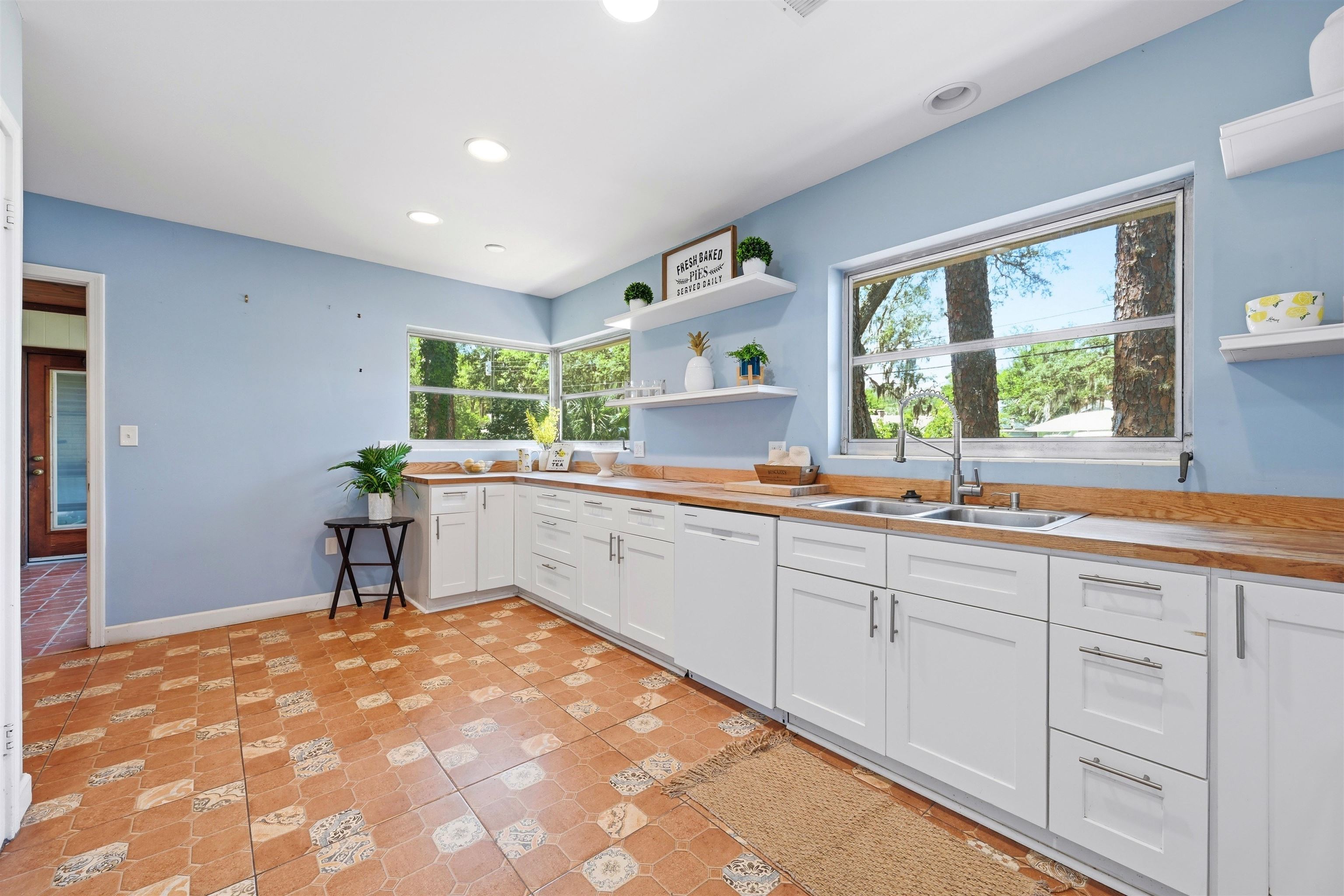 49 Sylvan Dr