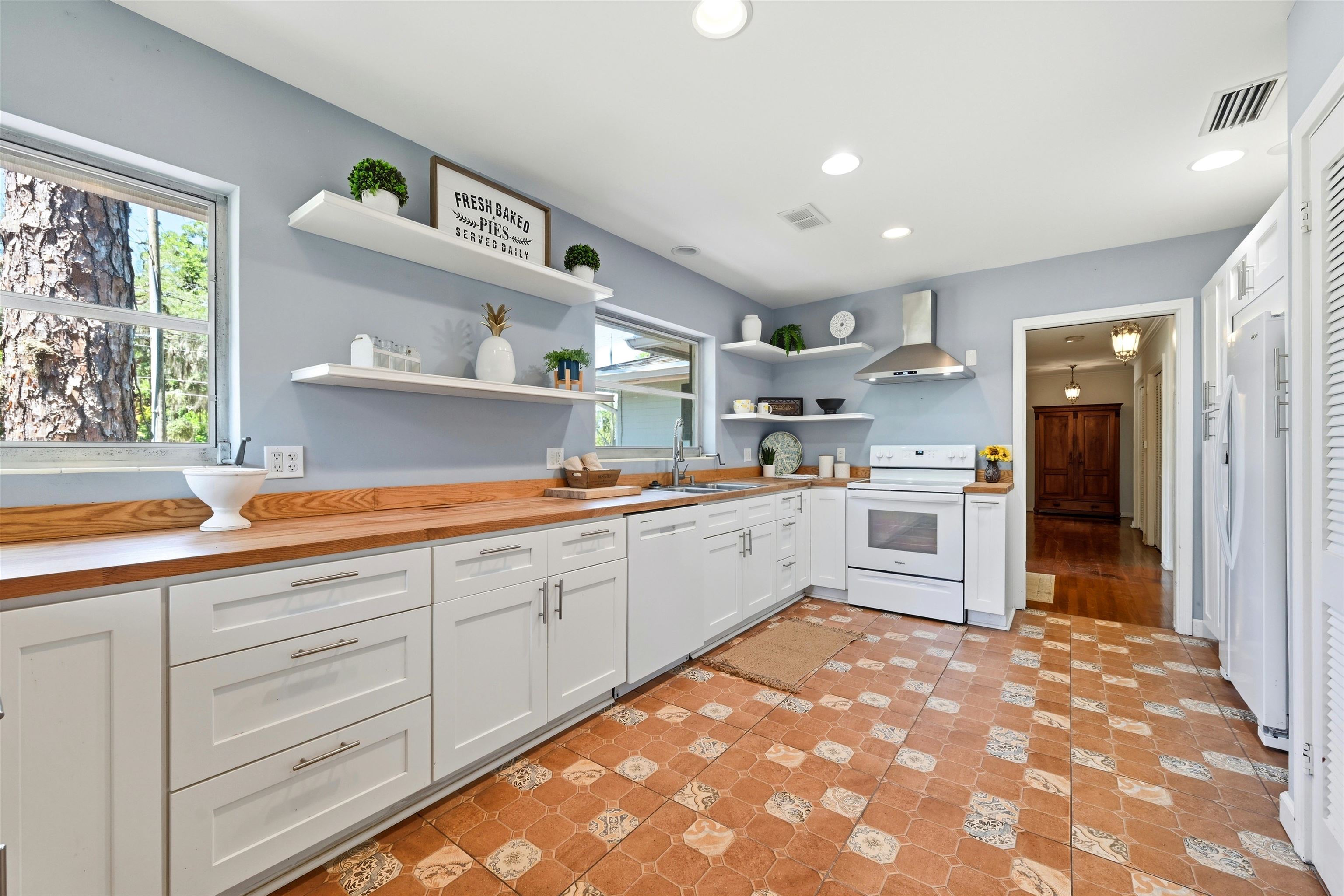 49 Sylvan Dr