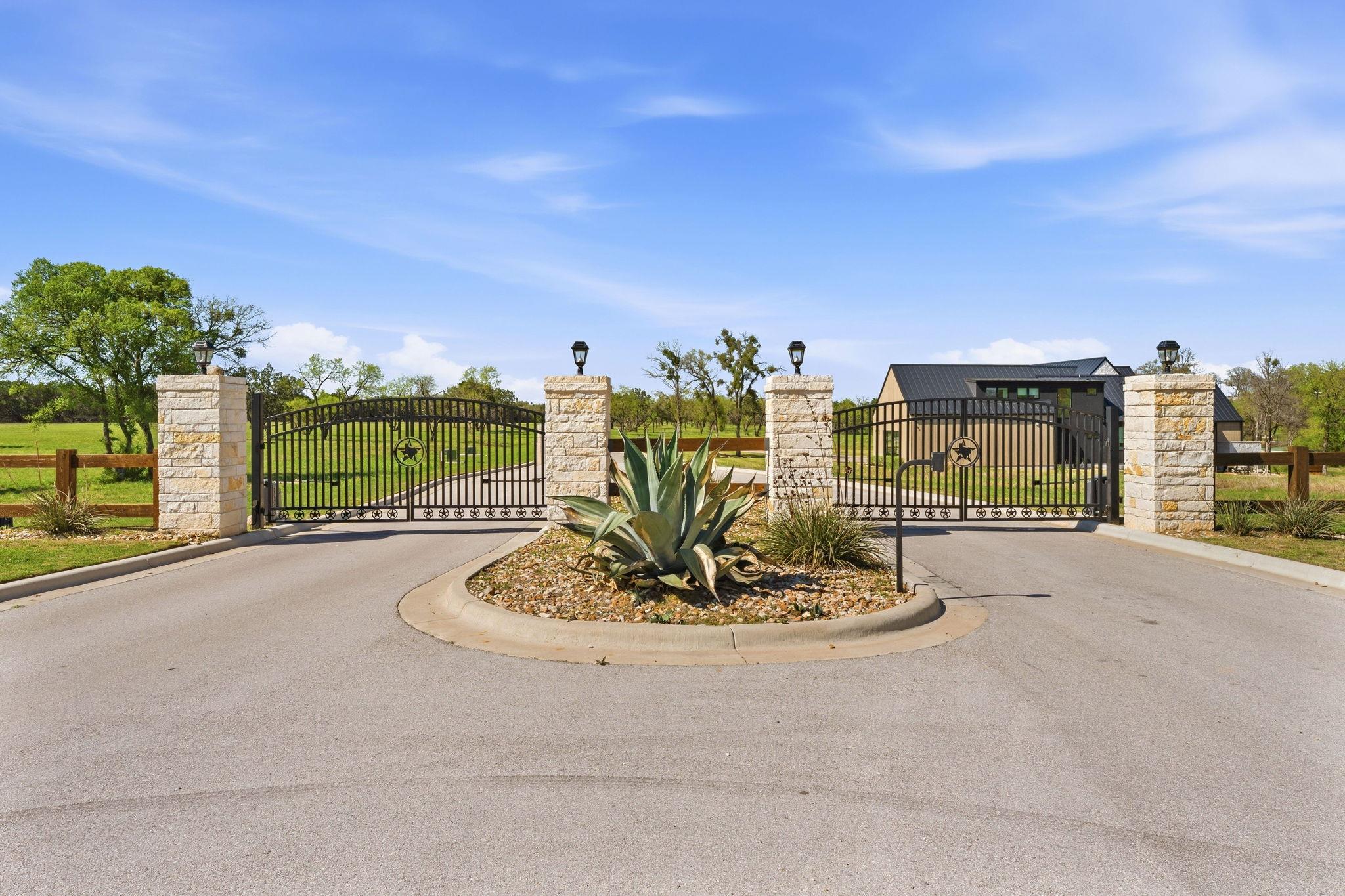 4 Creek Hollow WAY