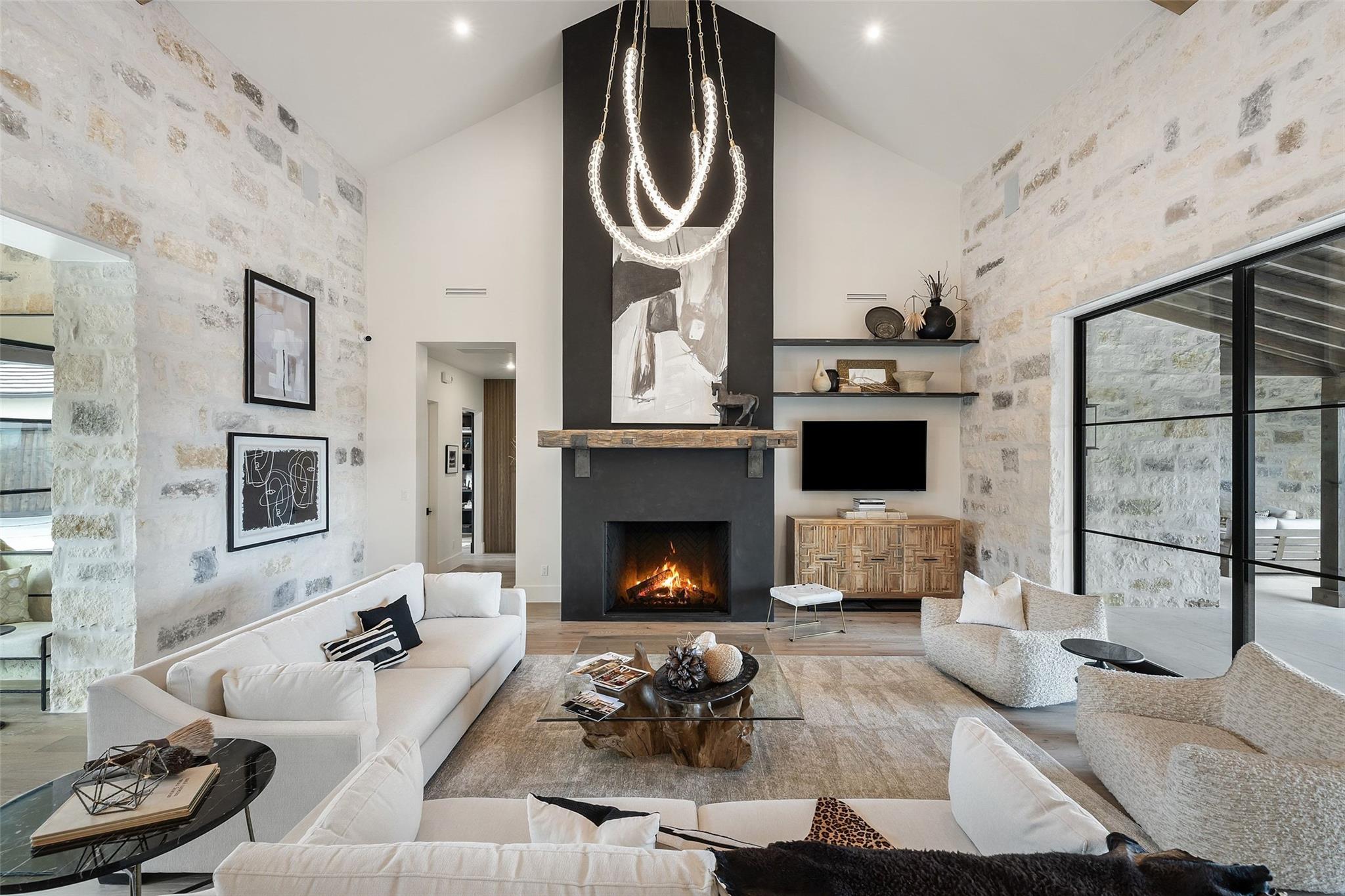 4 Creek Hollow WAY