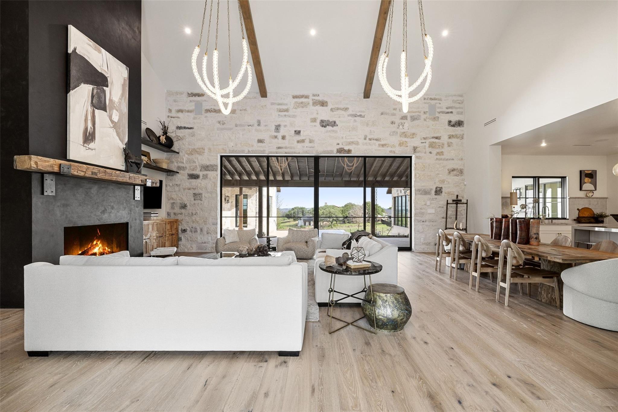 4 Creek Hollow WAY