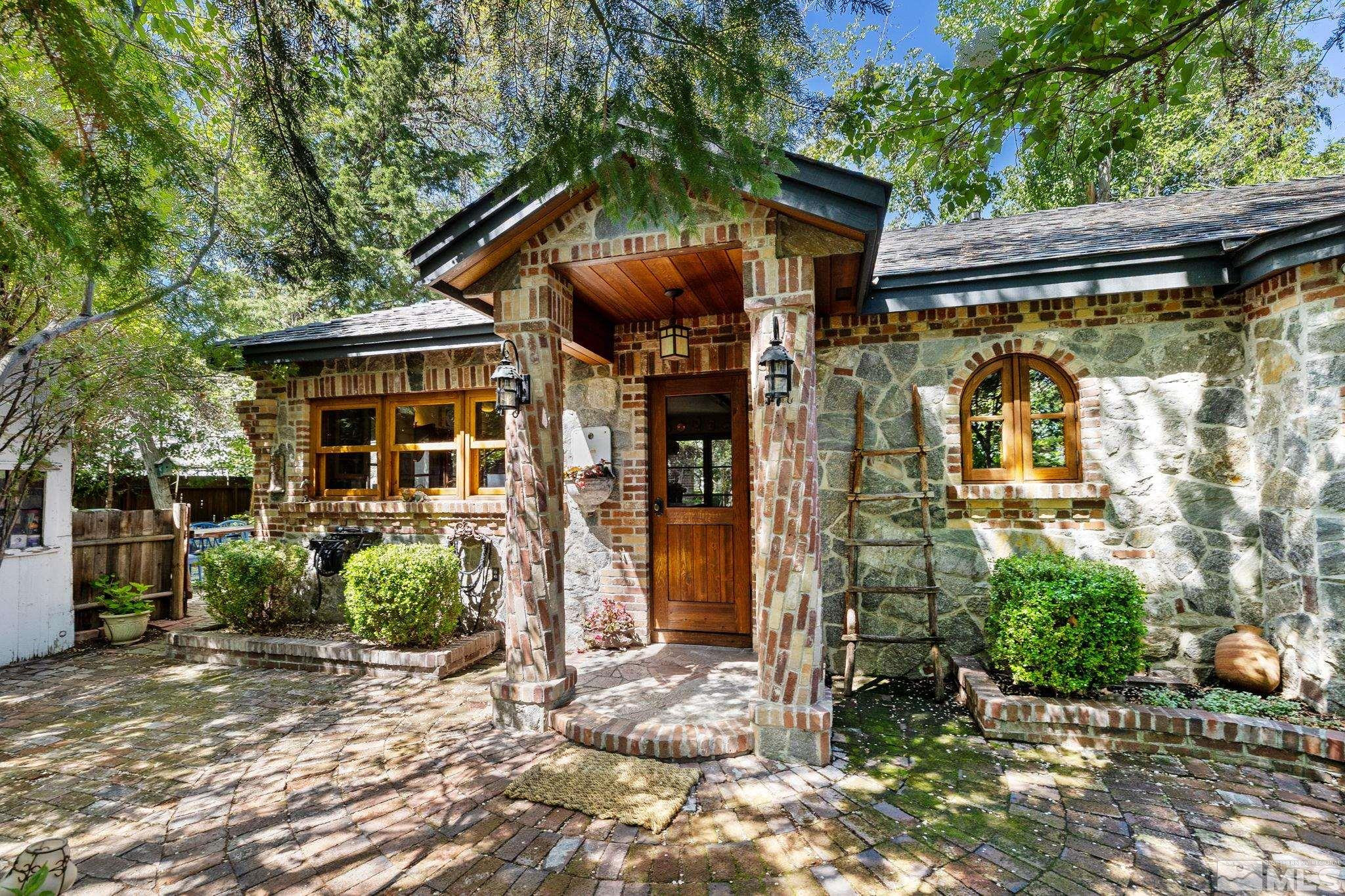 1555 S Marsh Ave.