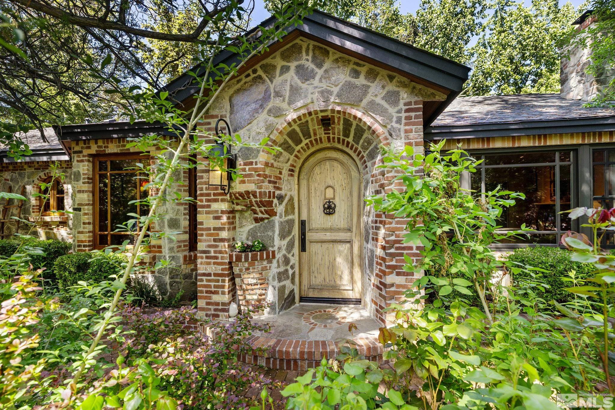 1555 S Marsh Ave.