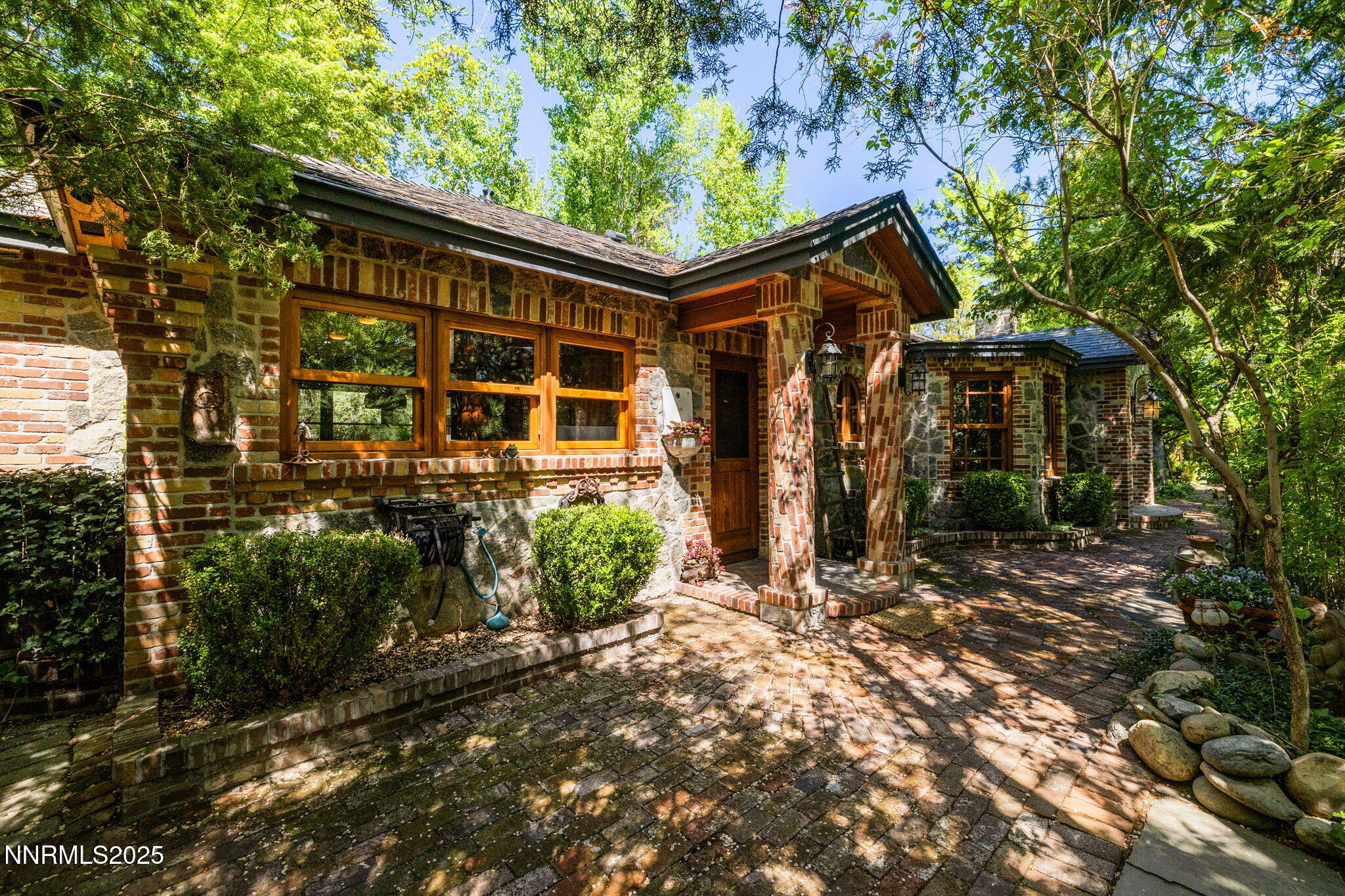1555 S Marsh Ave.