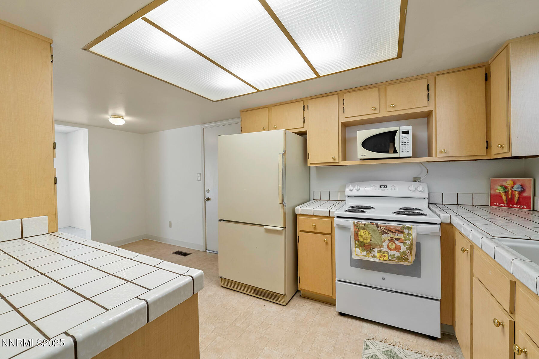 1270 Searchlite Court