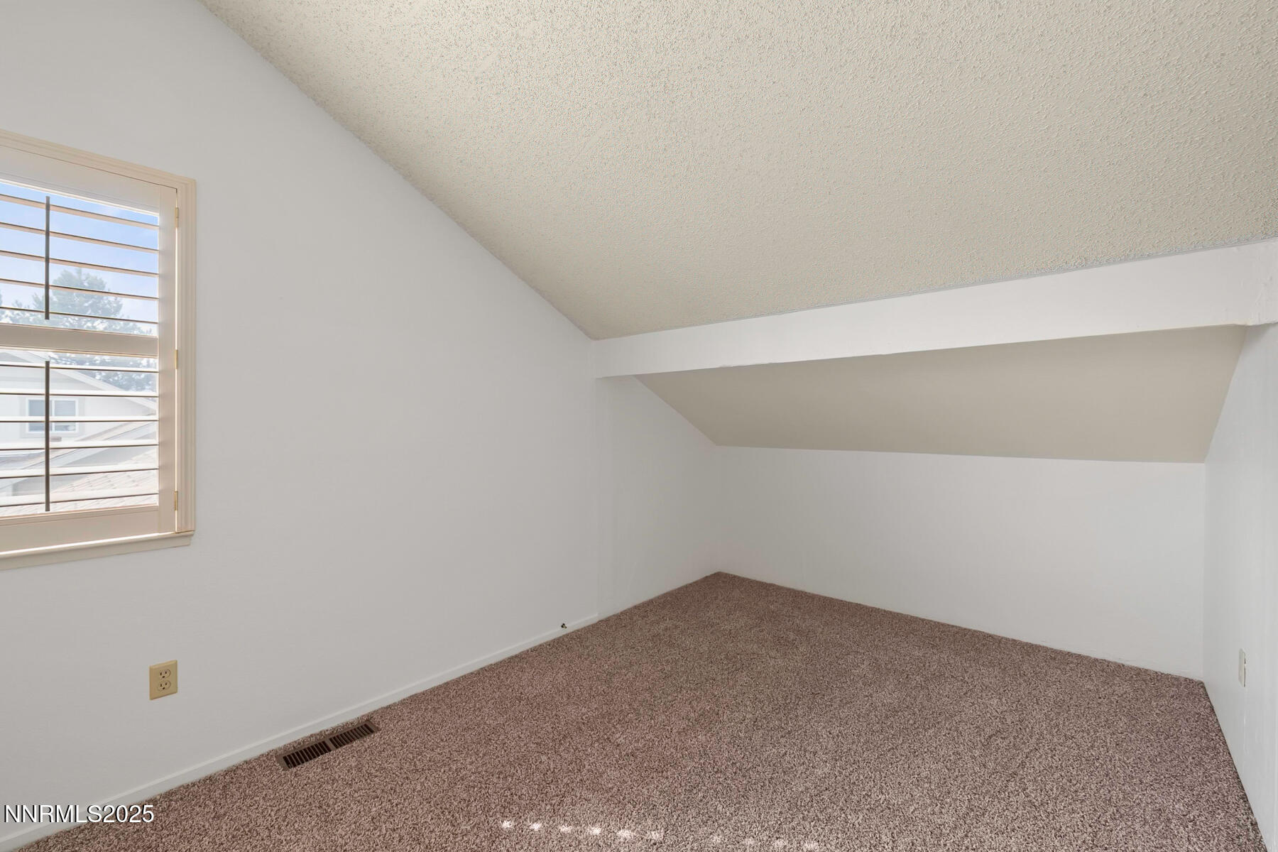 1270 Searchlite Court