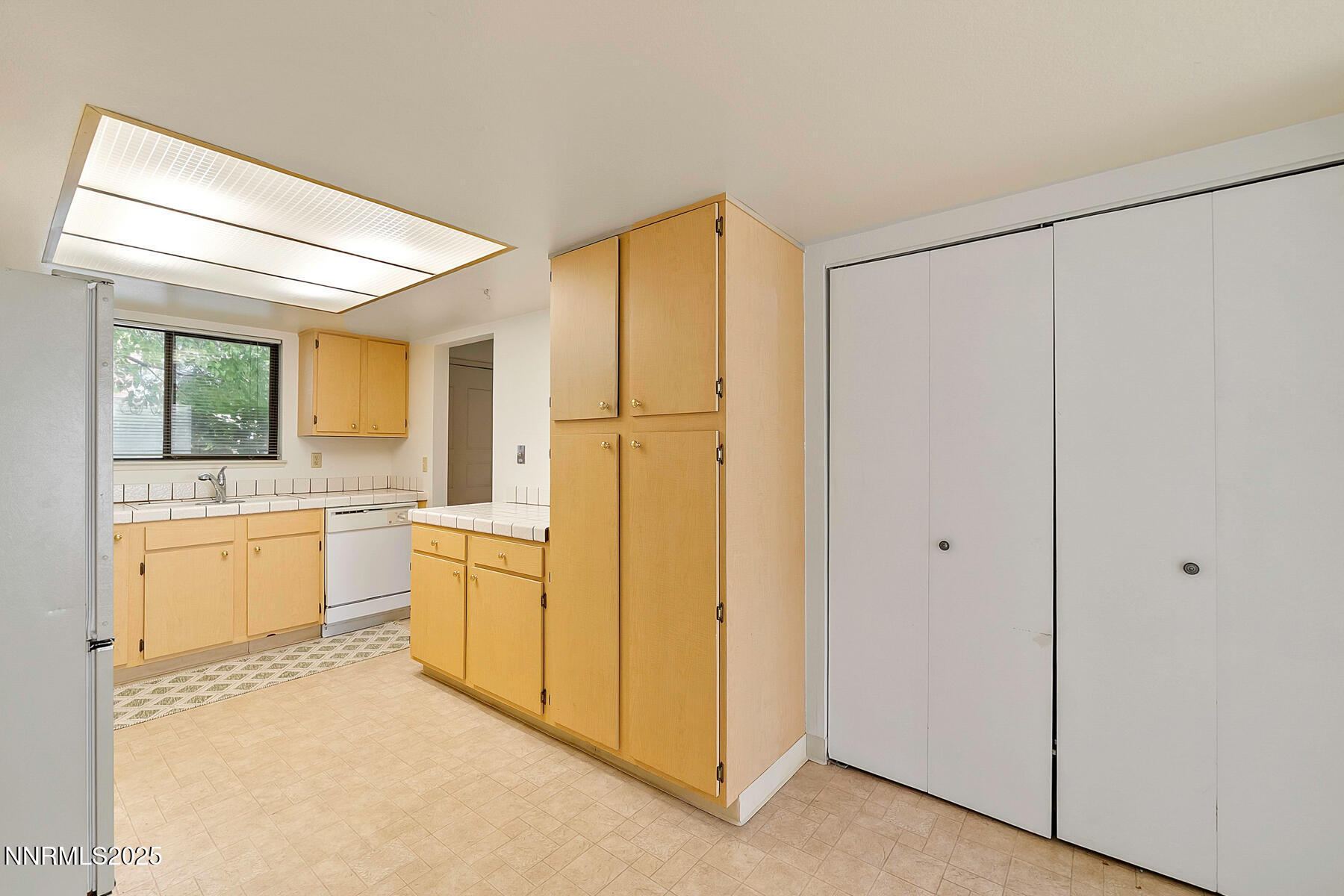 1270 Searchlite Court