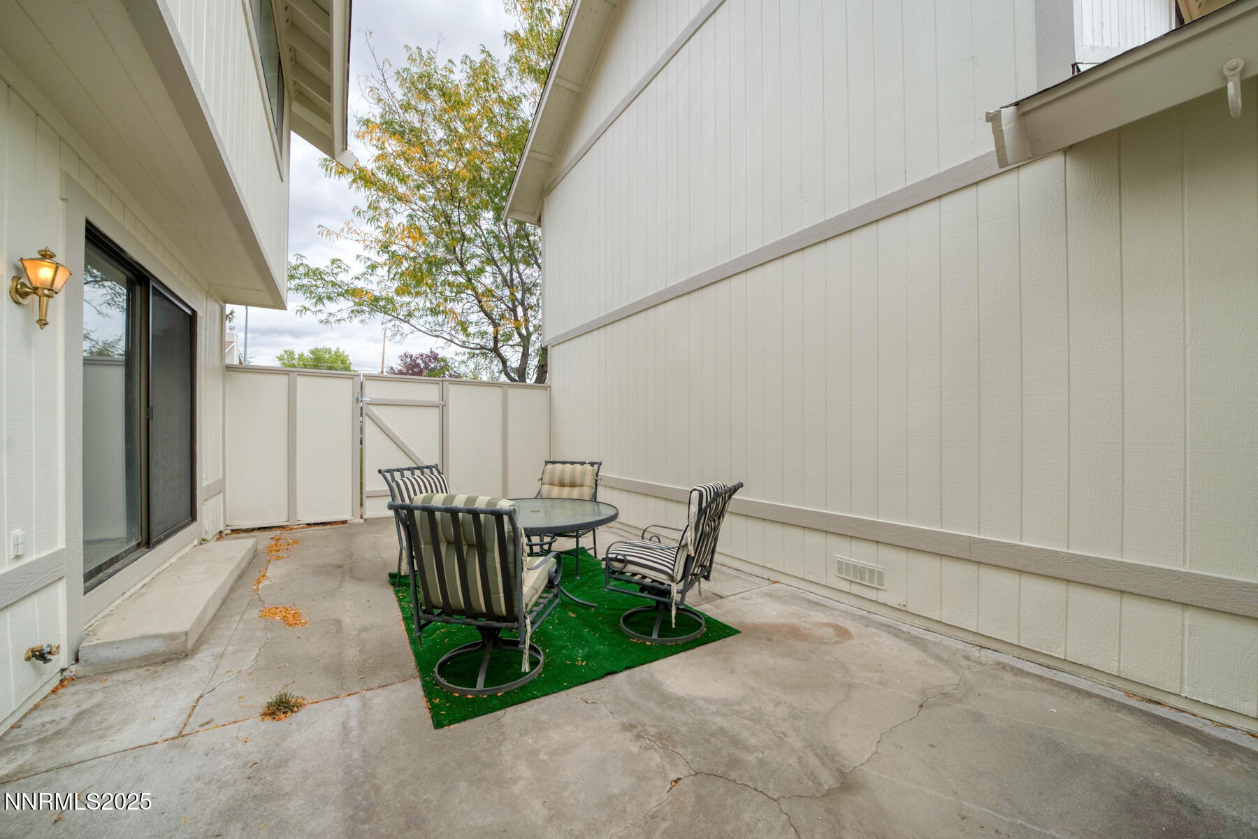 1270 Searchlite Court