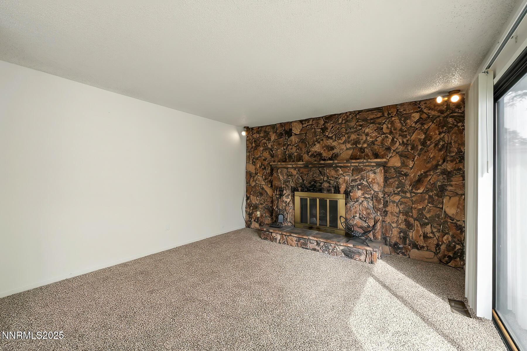 1270 Searchlite Court