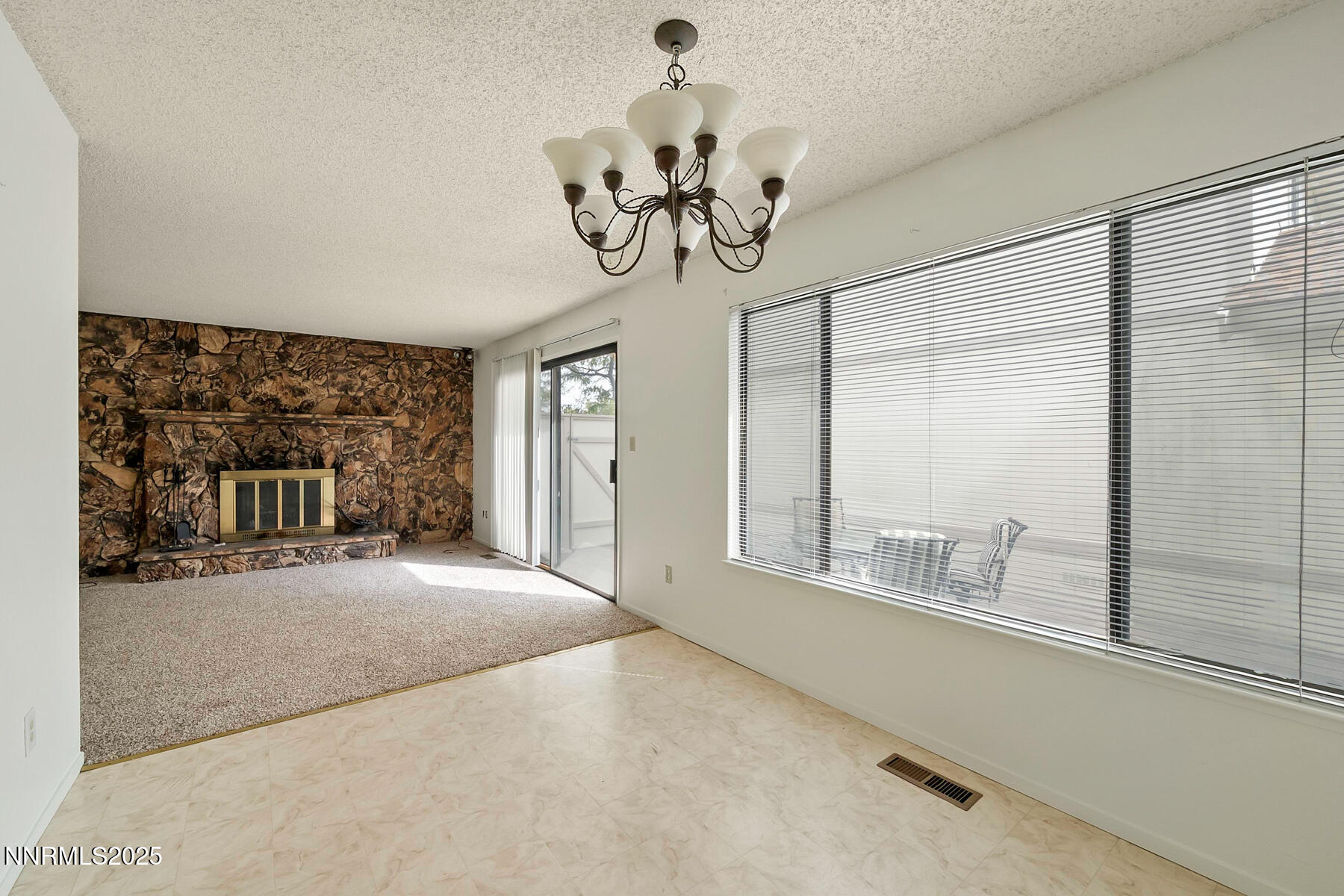 1270 Searchlite Court