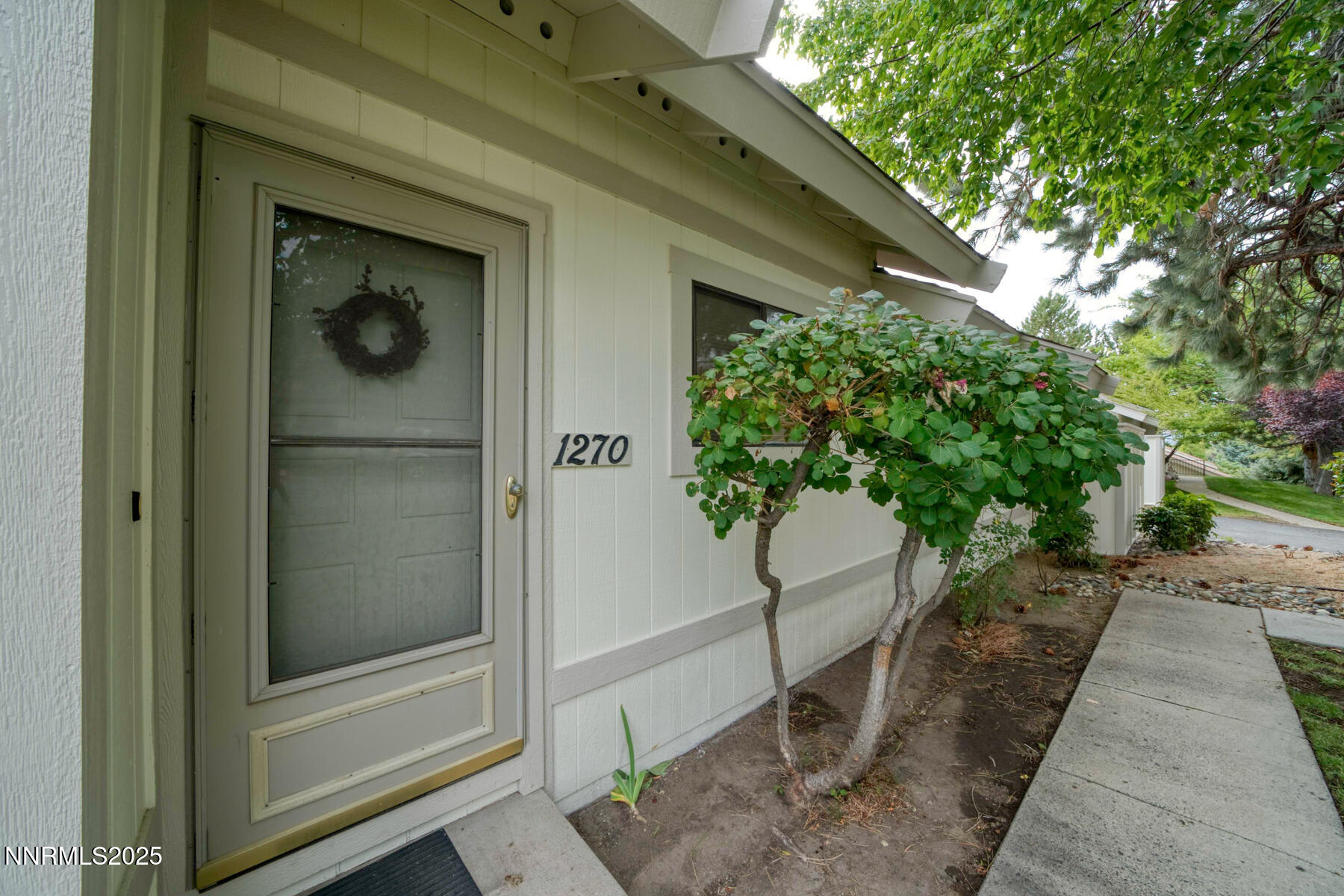 1270 Searchlite Court