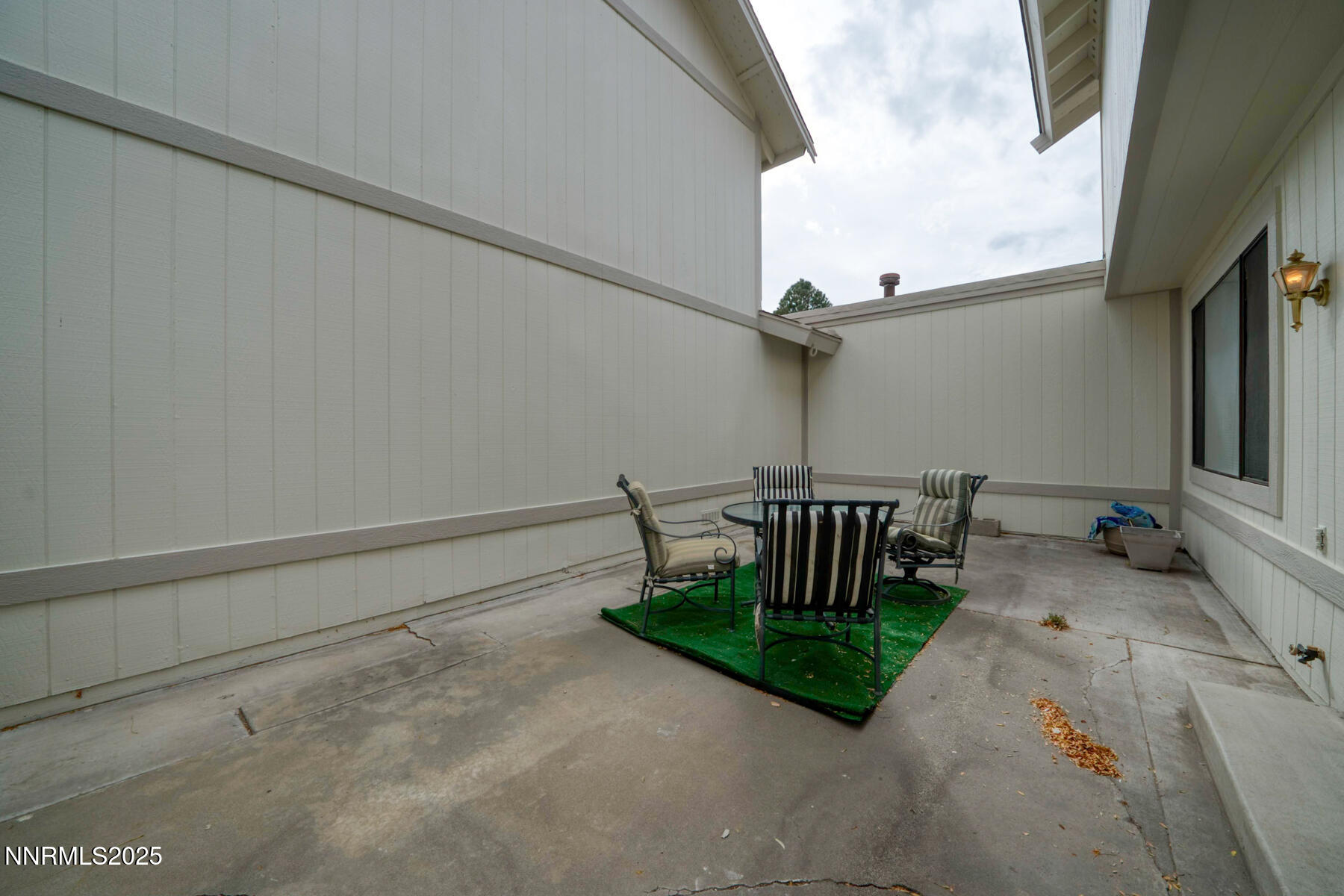1270 Searchlite Court