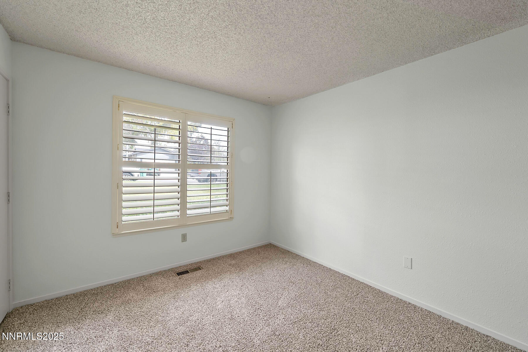 1270 Searchlite Court