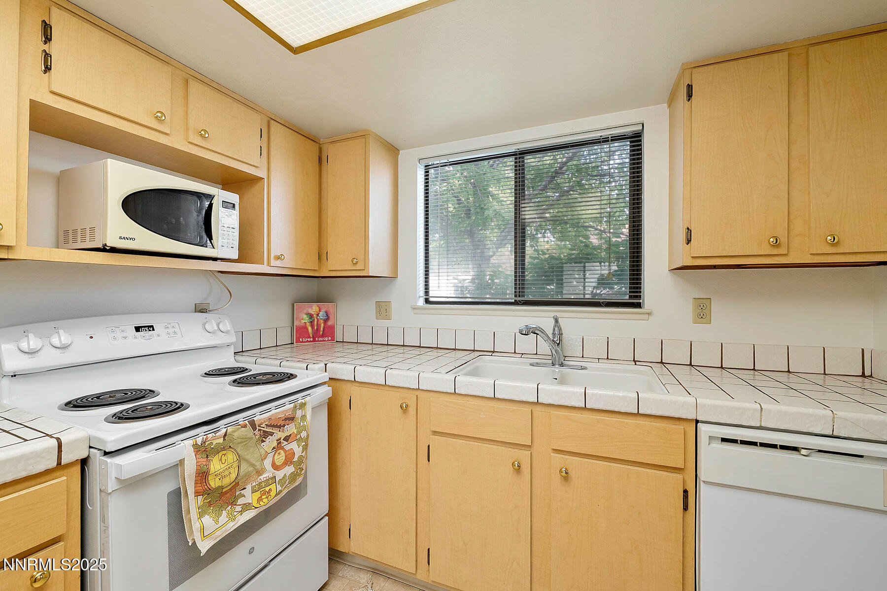 1270 Searchlite Court