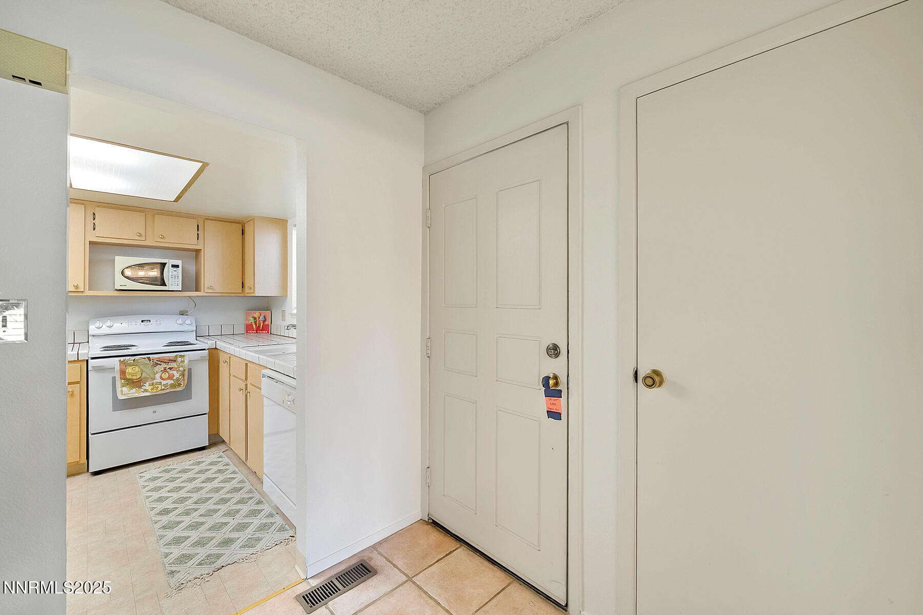 1270 Searchlite Court