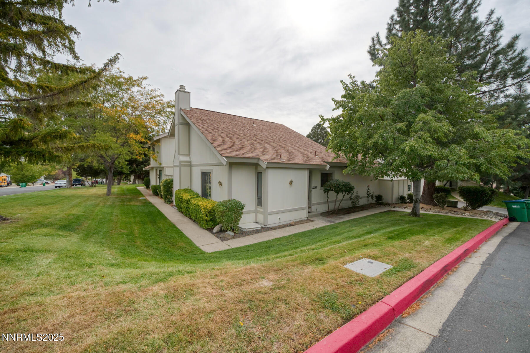1270 Searchlite Court