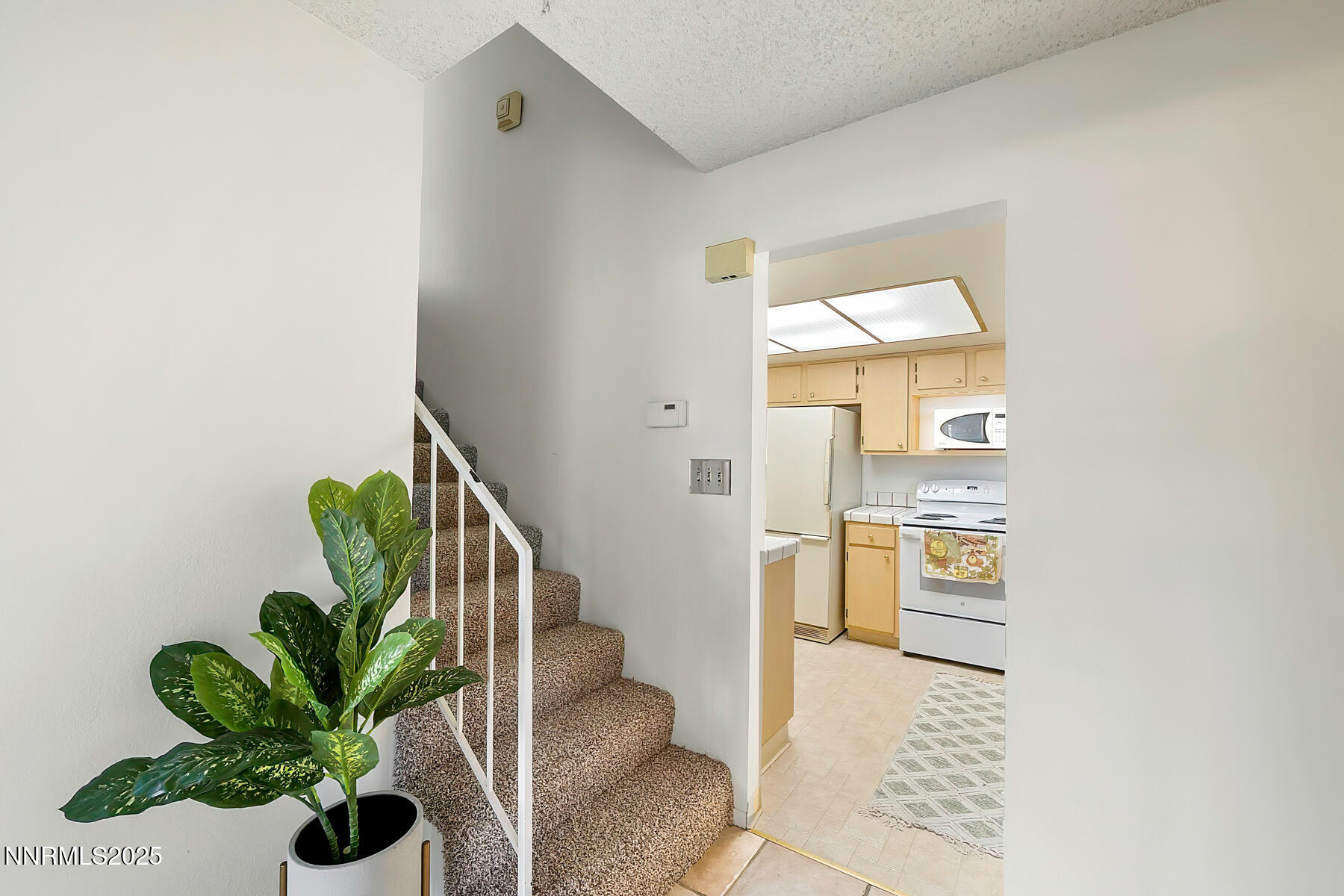 1270 Searchlite Court