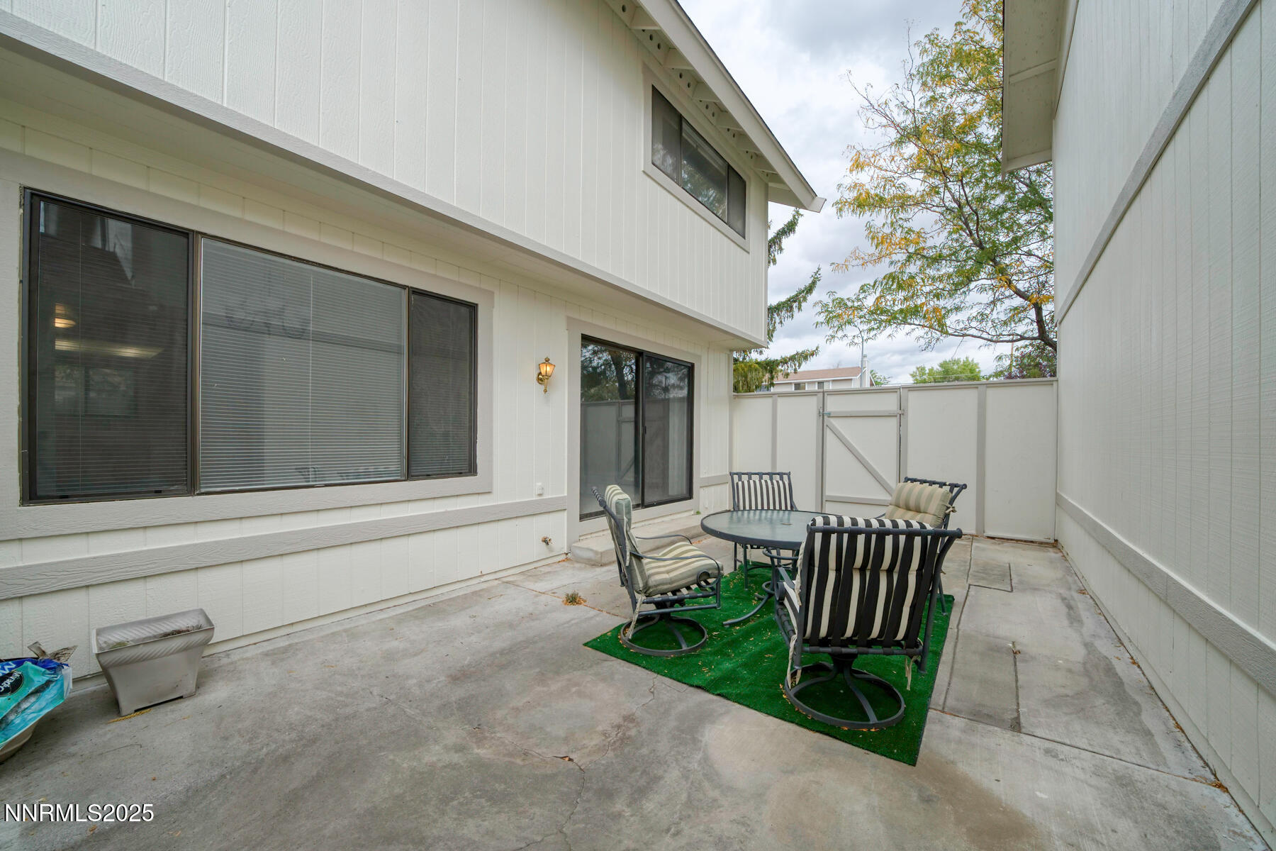 1270 Searchlite Court