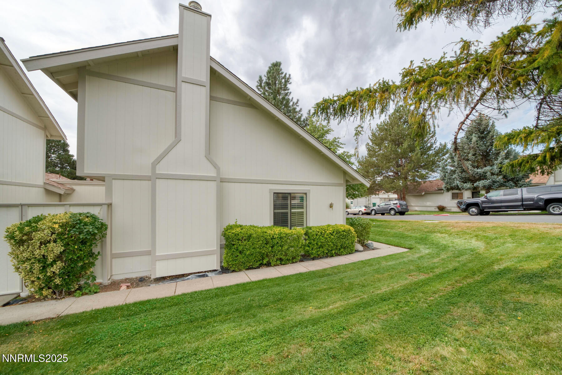1270 Searchlite Court