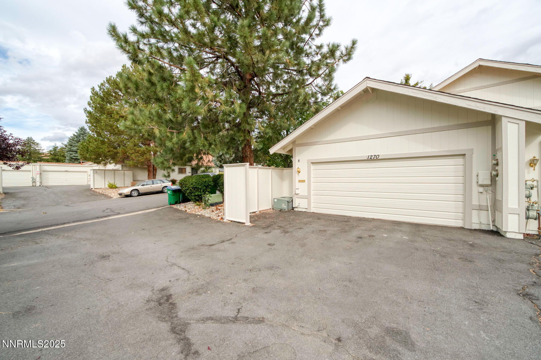 1270 Searchlite Court
