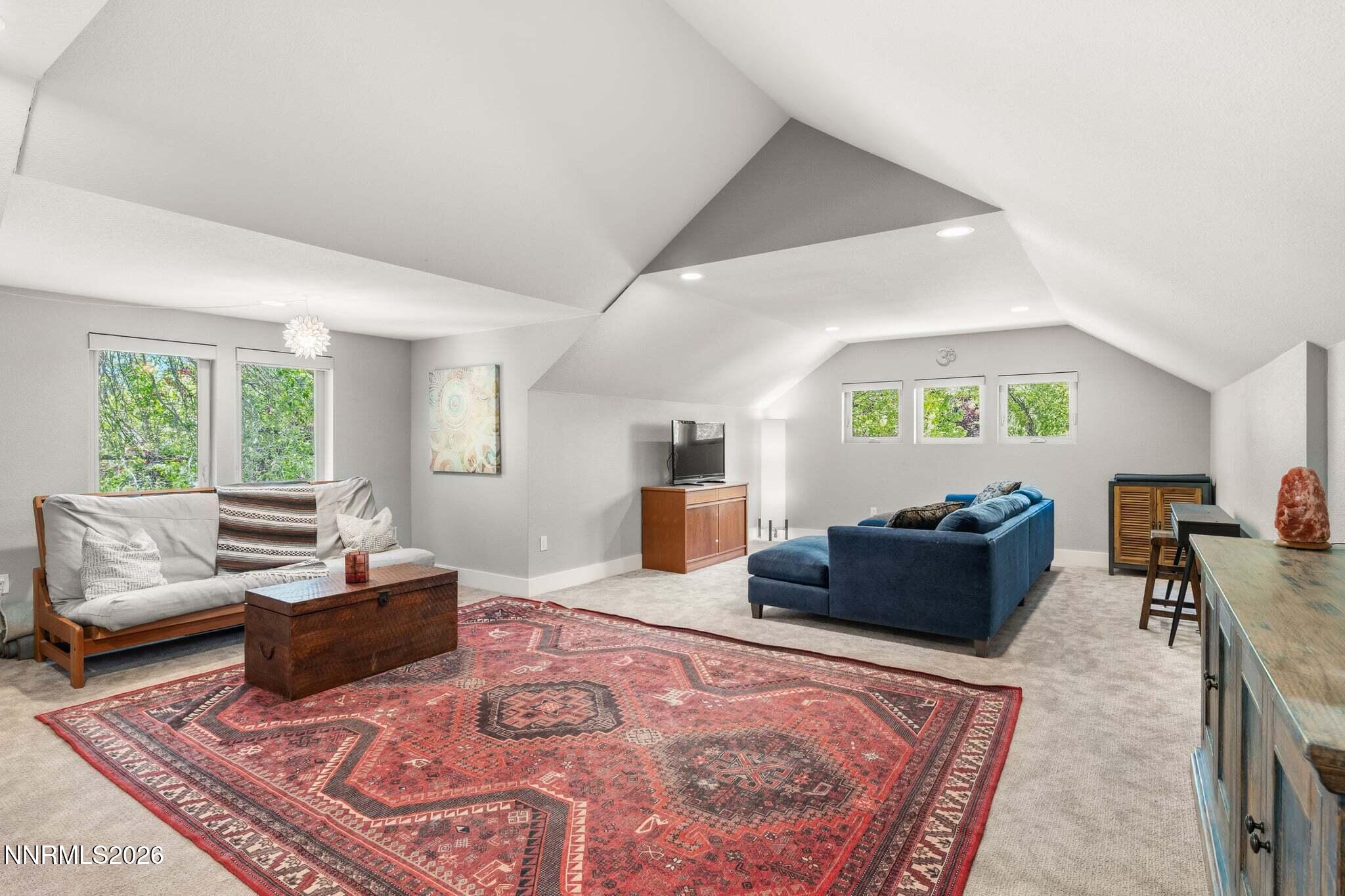 1010 Skyline Boulevard