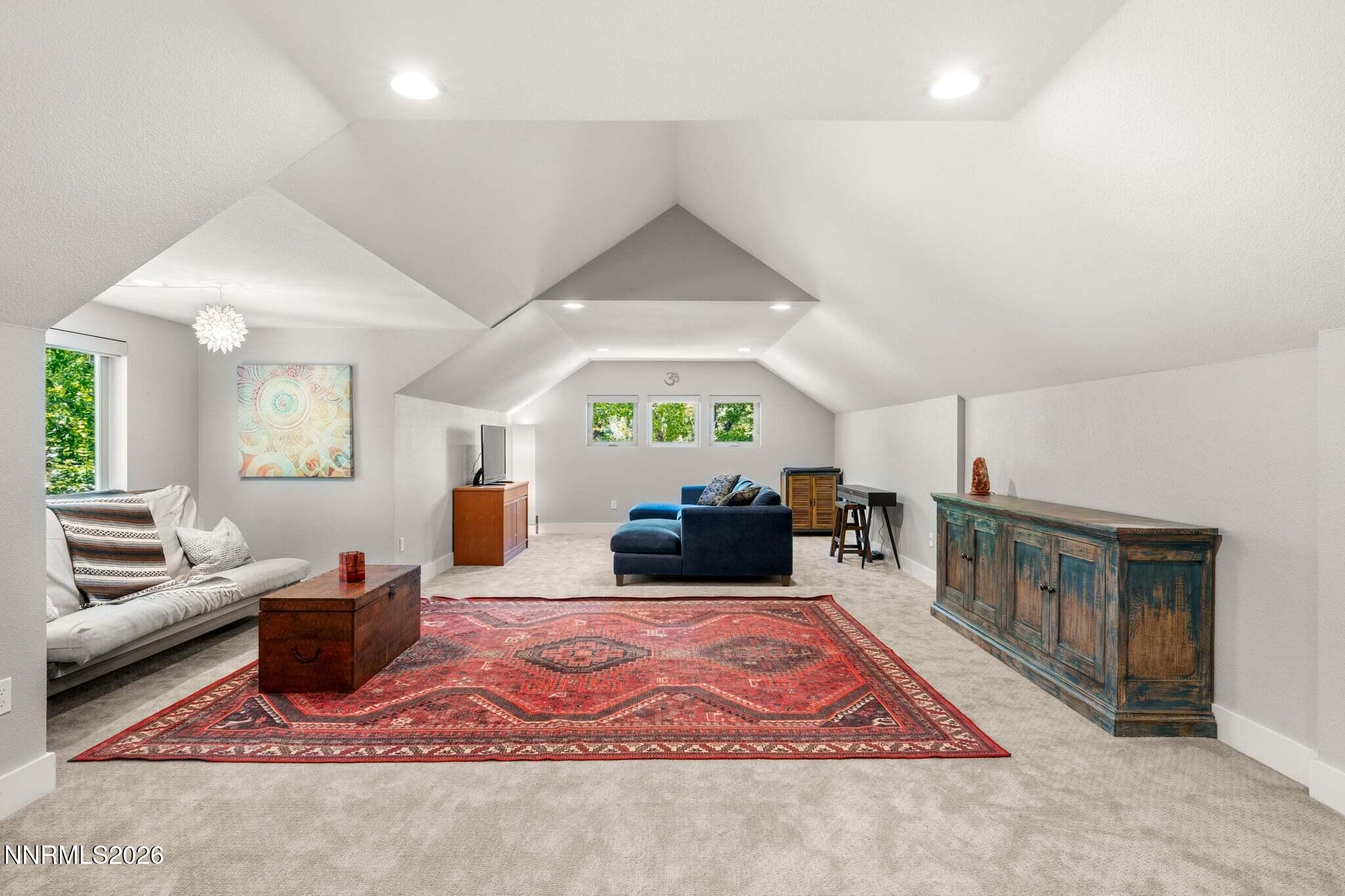 1010 Skyline Boulevard