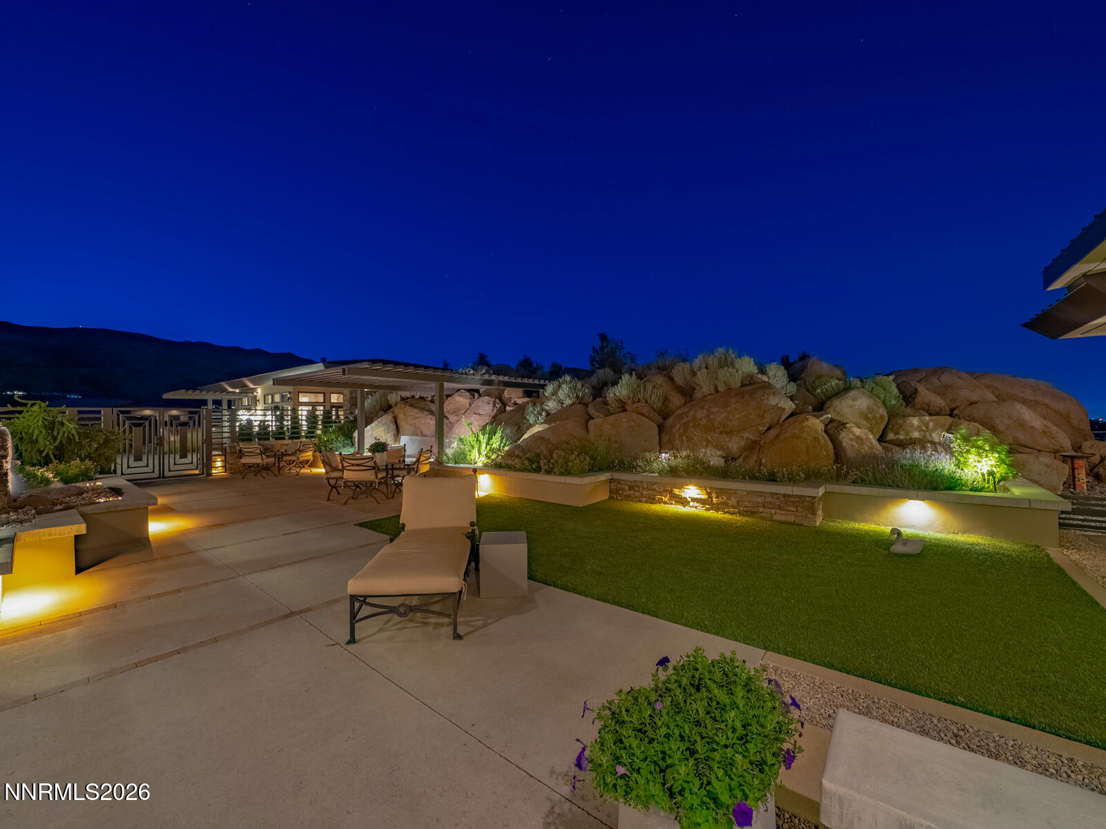 8220 Standing Stone Circle