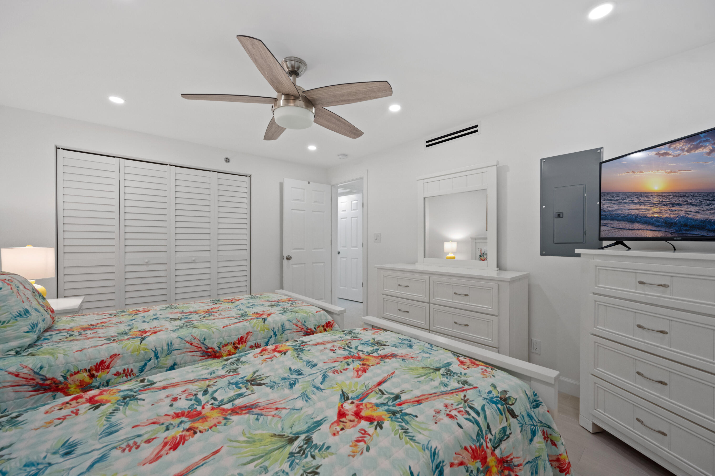 840 Ocean Drive 103