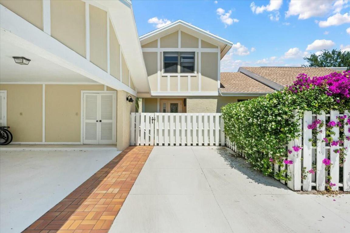 17210 Fownes Crescent