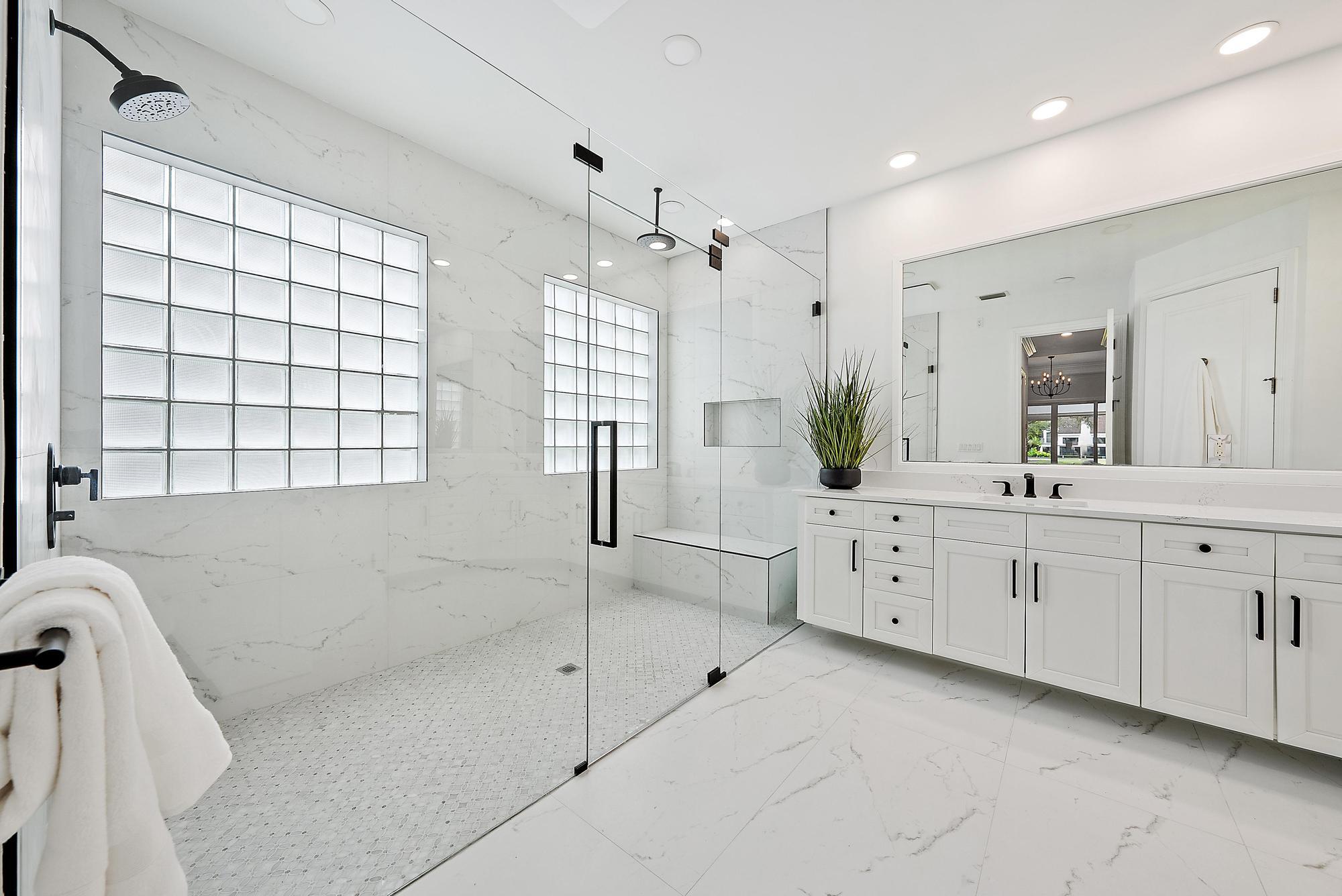 17065 Bay Street