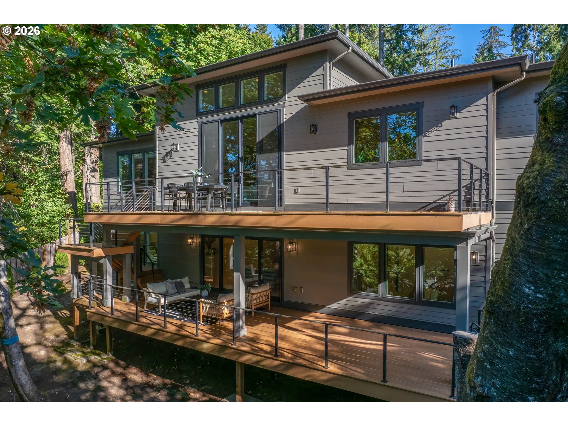 1921 MAPLELEAF CT