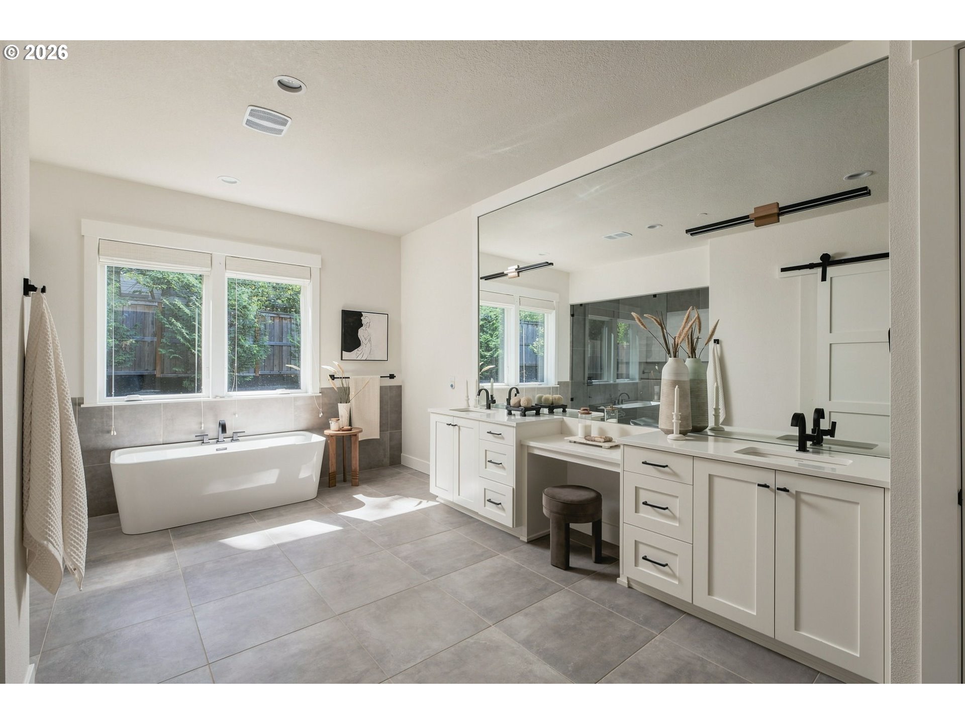 1921 MAPLELEAF CT