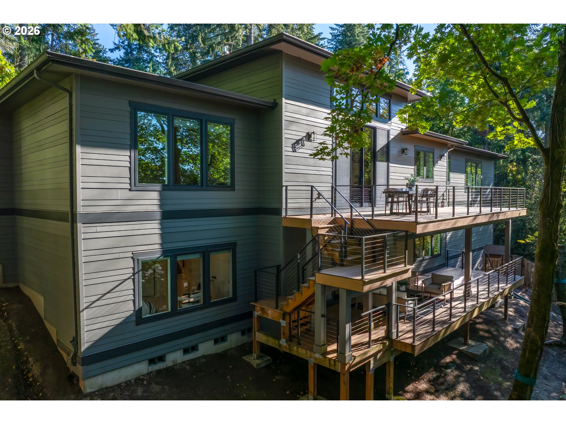 1921 MAPLELEAF CT