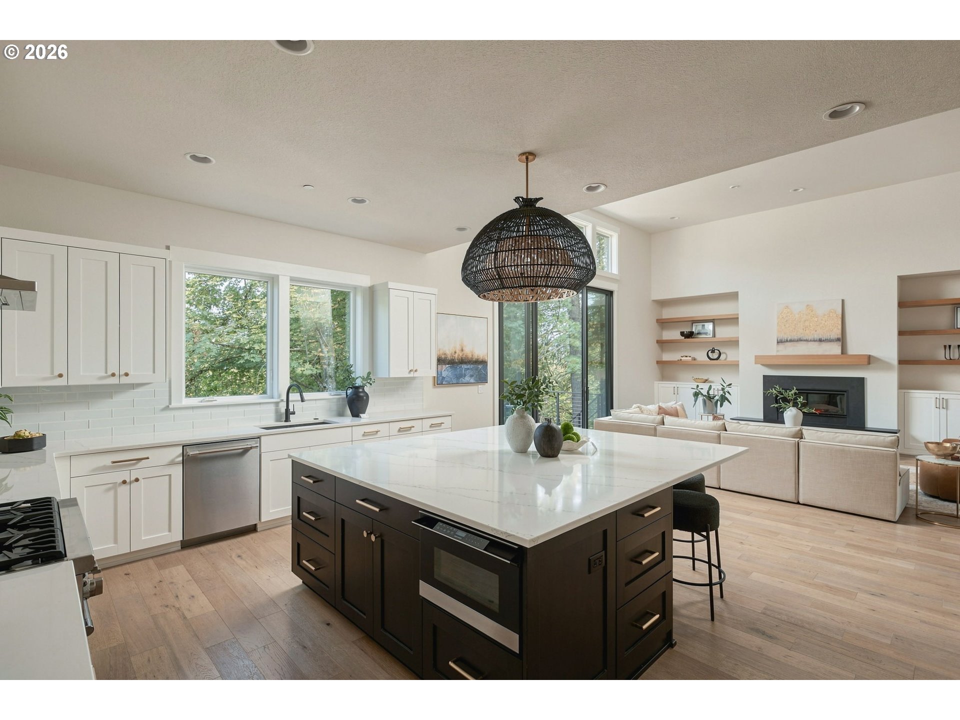 1921 MAPLELEAF CT