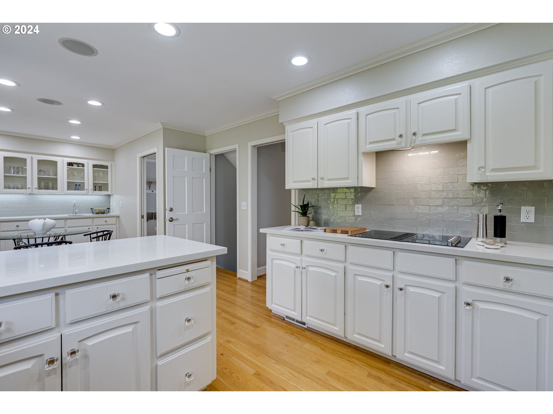 17644 TREE TOP LN