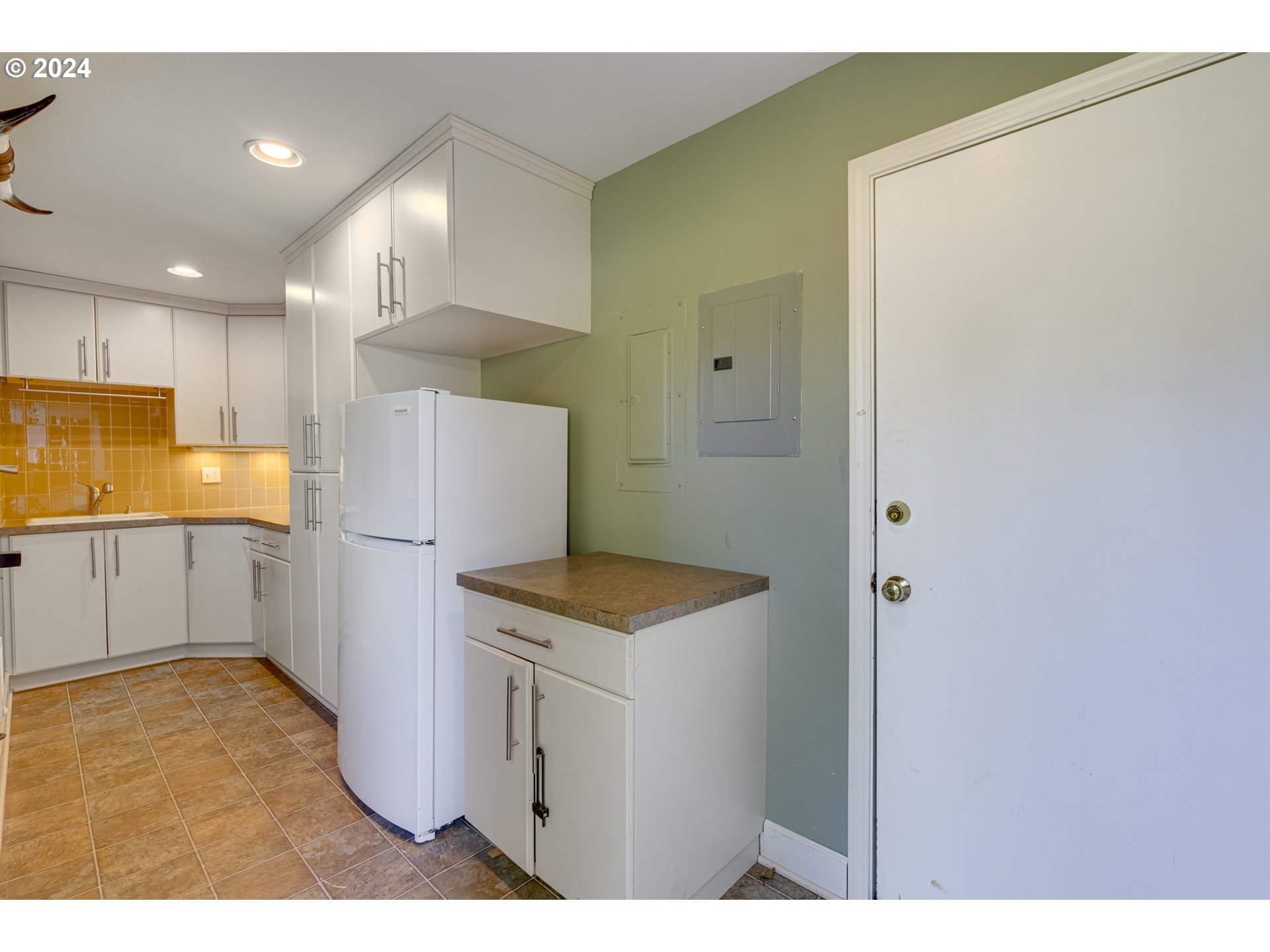 17644 TREE TOP LN