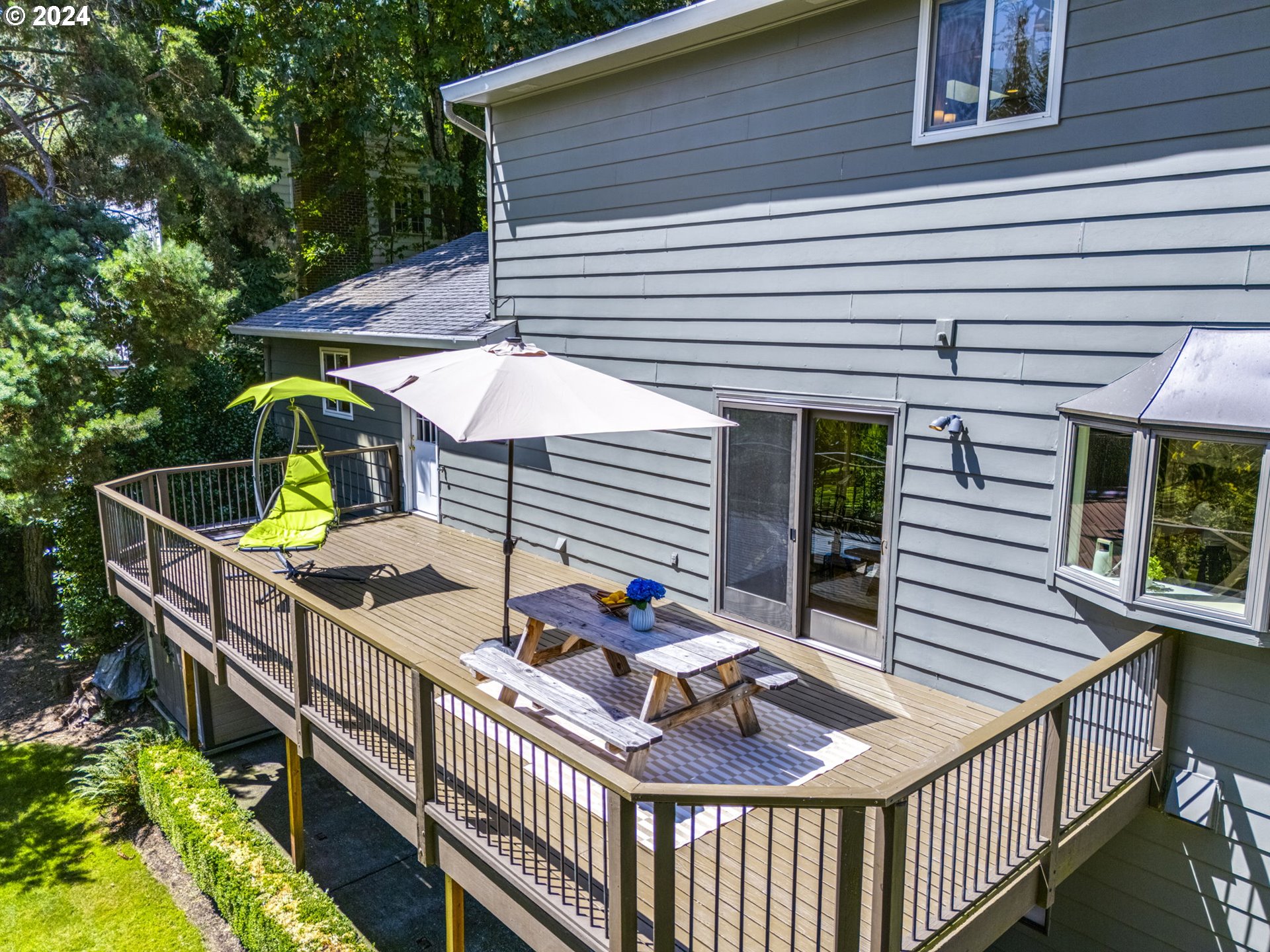 17644 TREE TOP LN
