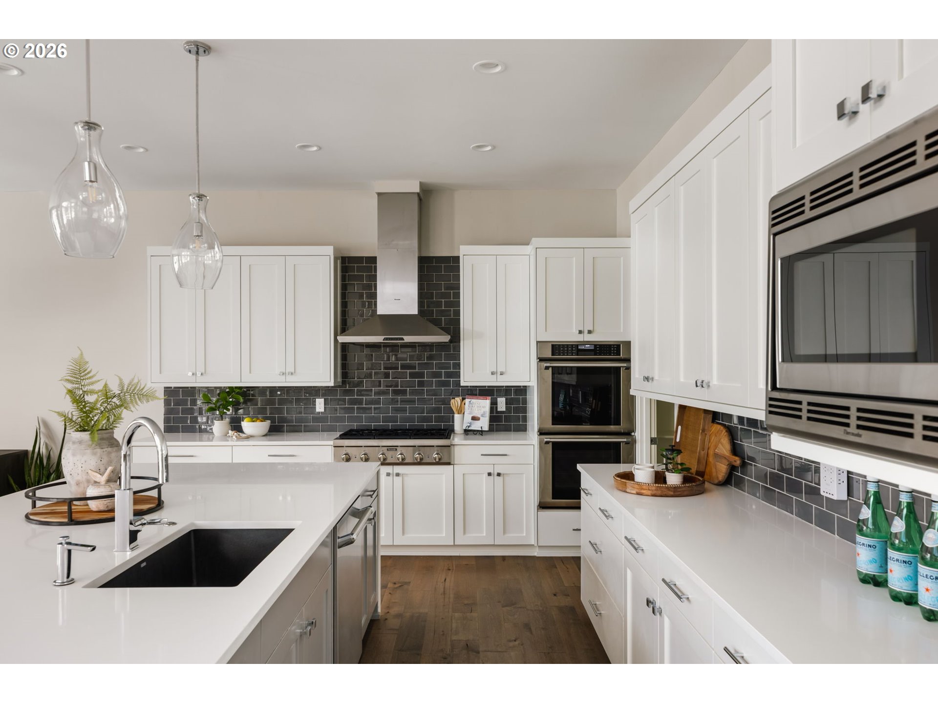 1923 MAPLELEAF CT