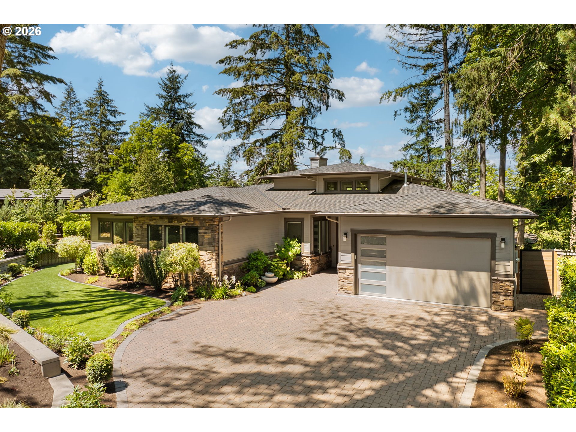 1923 MAPLELEAF CT