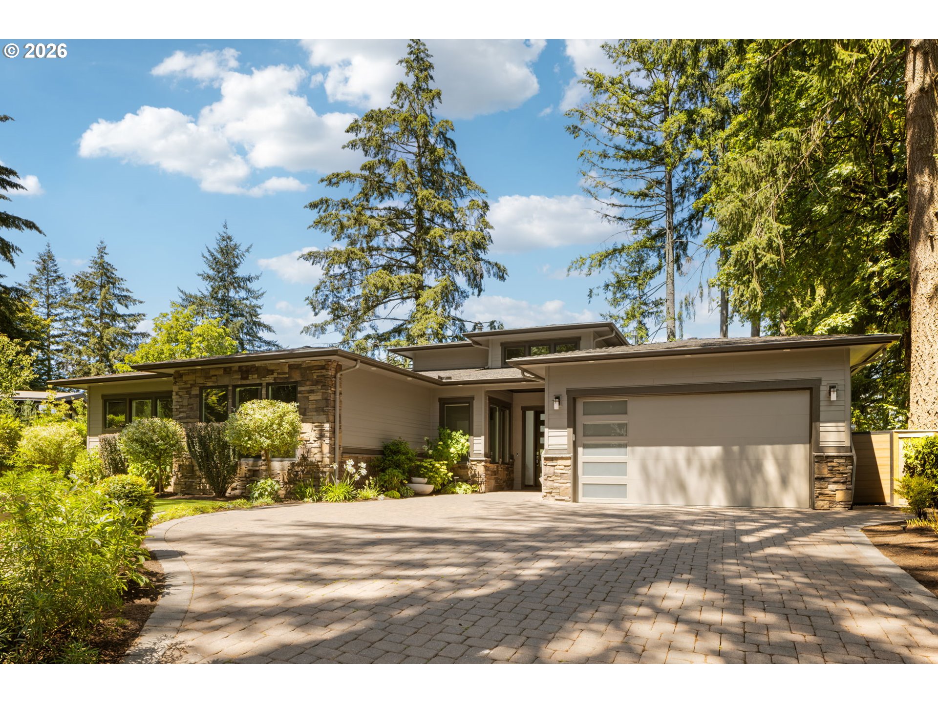 1923 MAPLELEAF CT