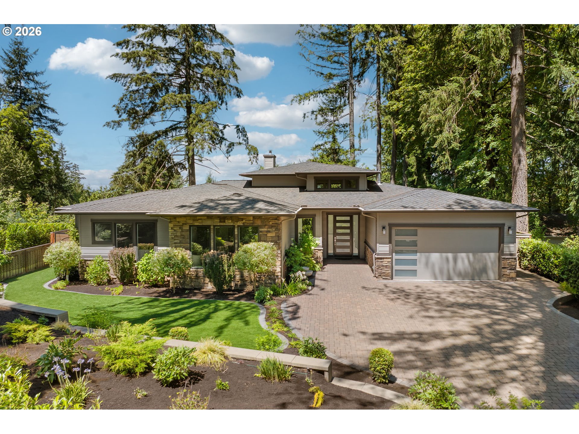 1923 MAPLELEAF CT