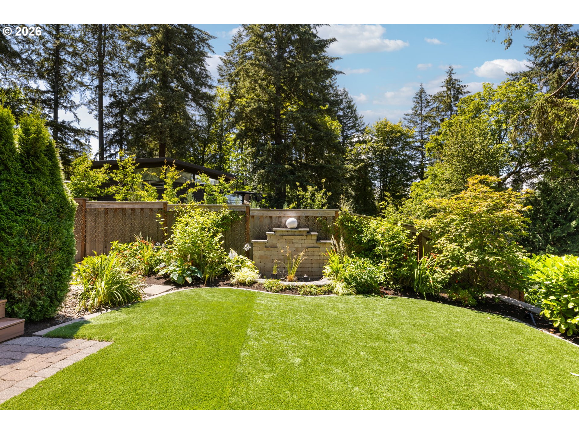 1923 MAPLELEAF CT