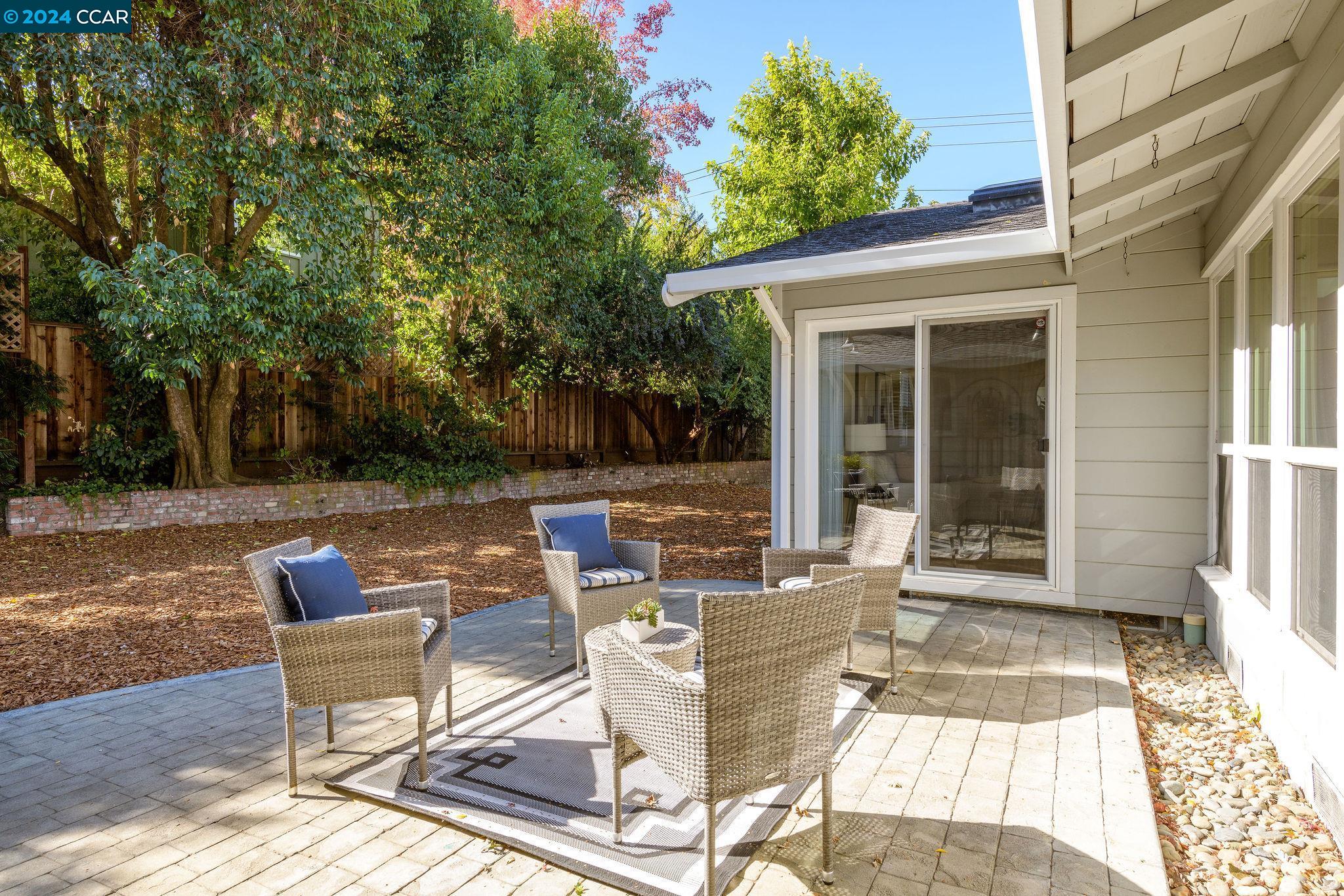 1195 Elmwood Dr
